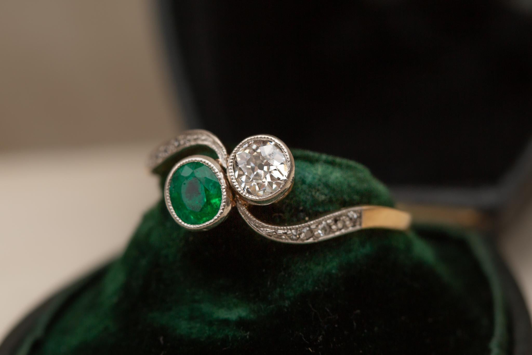 This stunning Edwardian toi et moi ring, crafted in France during the Belle Époque era, beautifully symbolises enduring love. Designed in 18K yellow gold with platinum, the ring features a vibrant emerald and a sparkling diamond—timeless