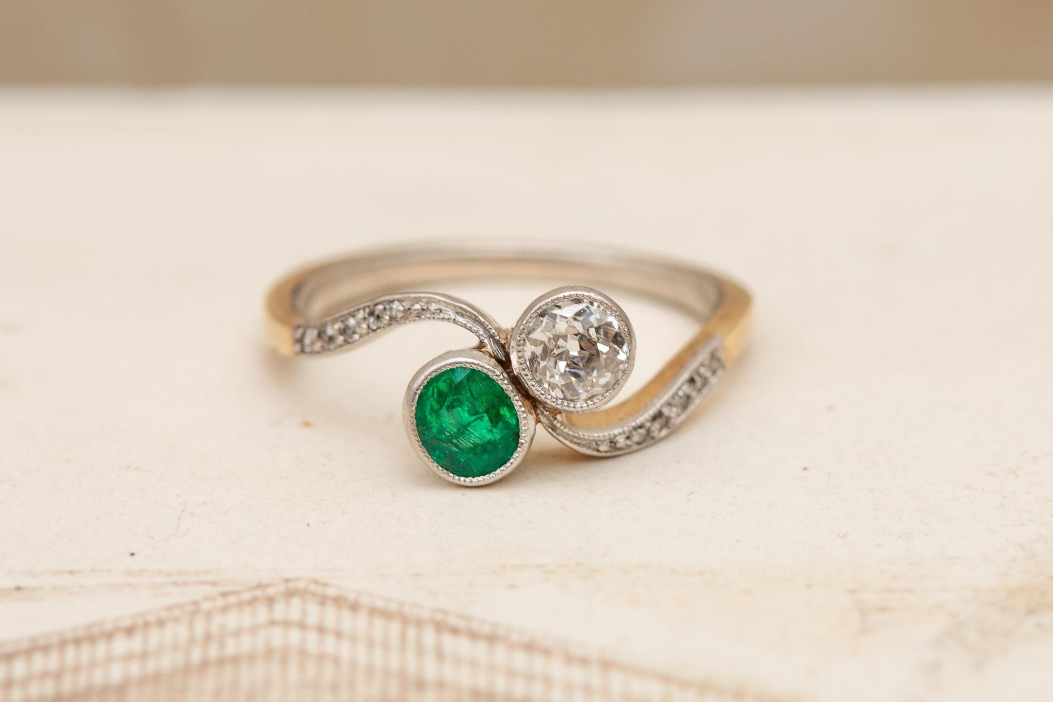 Antique Gold Emerald and Diamond Cluster Ring Edwardian Vintage Engagement In Excellent Condition For Sale In London, GB