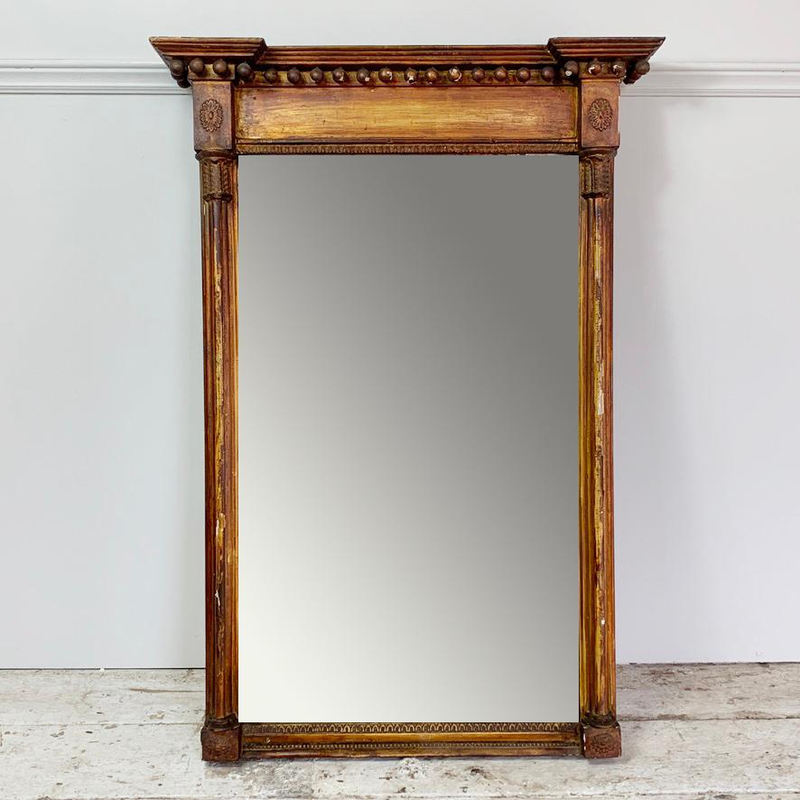 Specchio impero dorato, inglese, 1820 circa
Un imponente specchio impero Trumeau

Specchio originale smussato con squisito foxing completo su tutto il perimetro
Favoloso dettaglio classico della cornice con ripetizione sferica decorativa lungo il