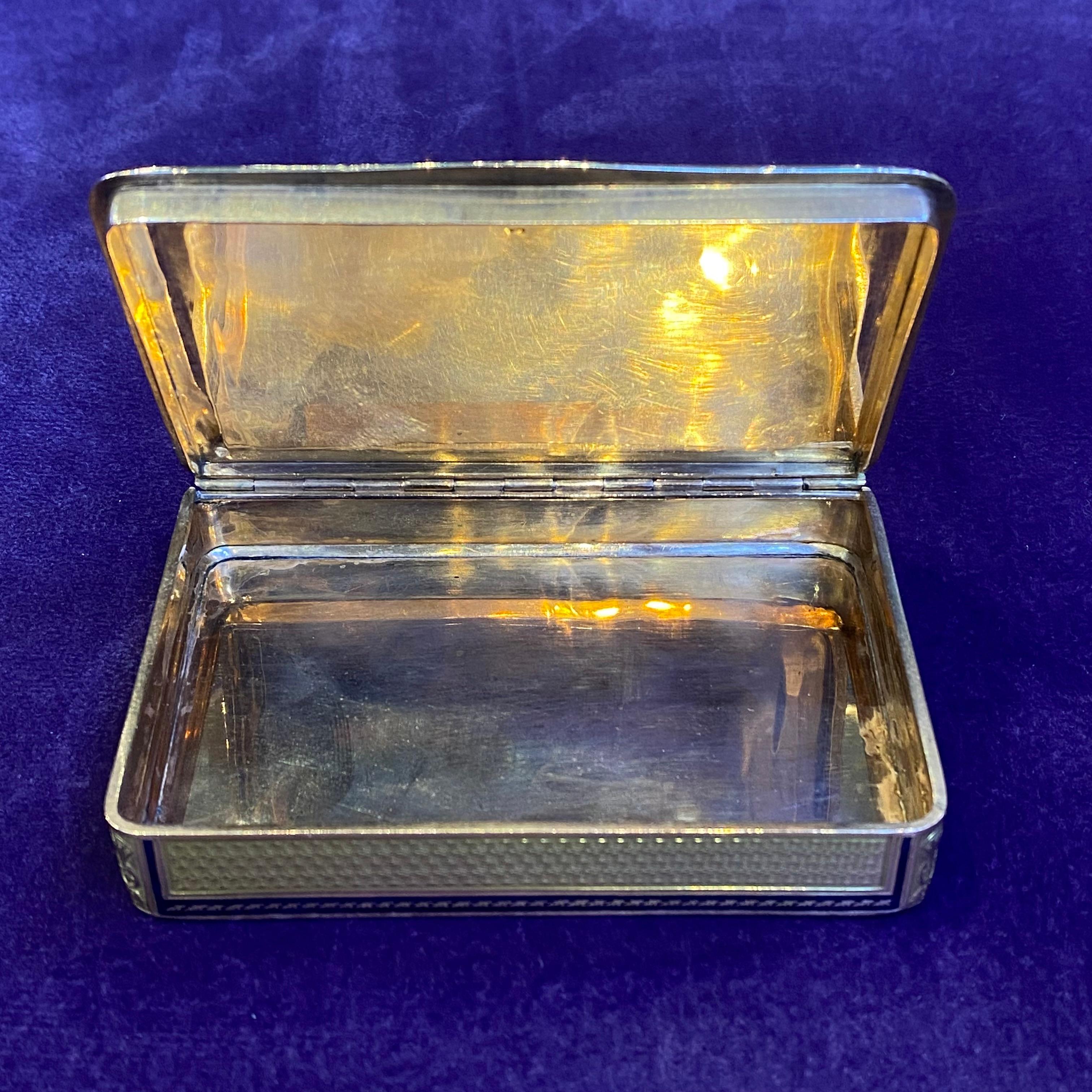 Antique Gold & Enamel Cupid Motif Snuff Box For Sale 8