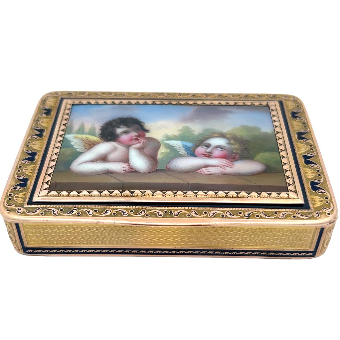 Antique Gold & Enamel Cupid Motif Snuff Box In Excellent Condition For Sale In New York, NY