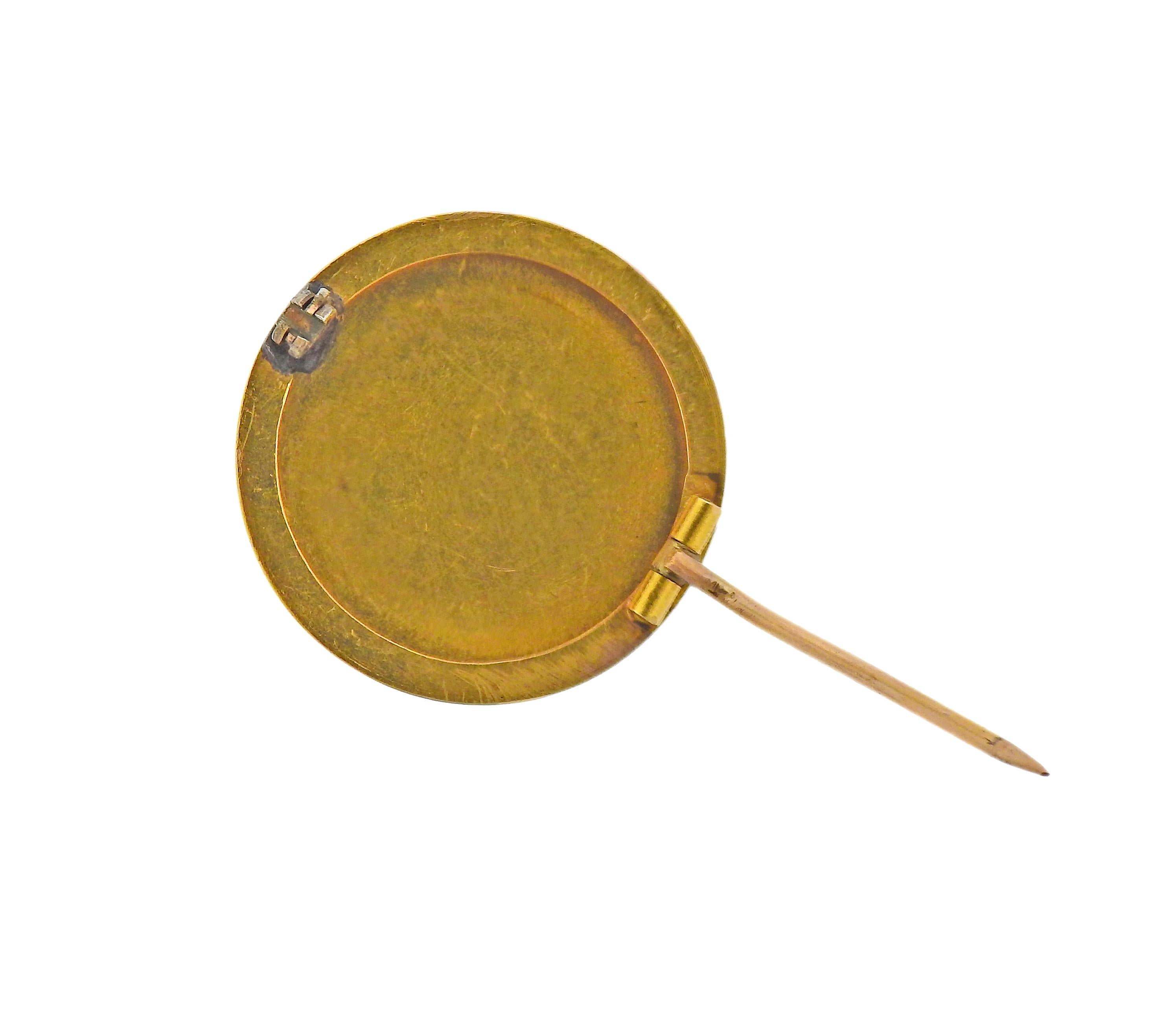 Antike Brosche aus hochkarätigem Gold:: mit handgemaltem Damenporträt. Die Brosche hat einen Durchmesser von 27 mm.  Geprüftes Gold mit mindestens 20 Karat. Gewicht - 6::3 Gramm.