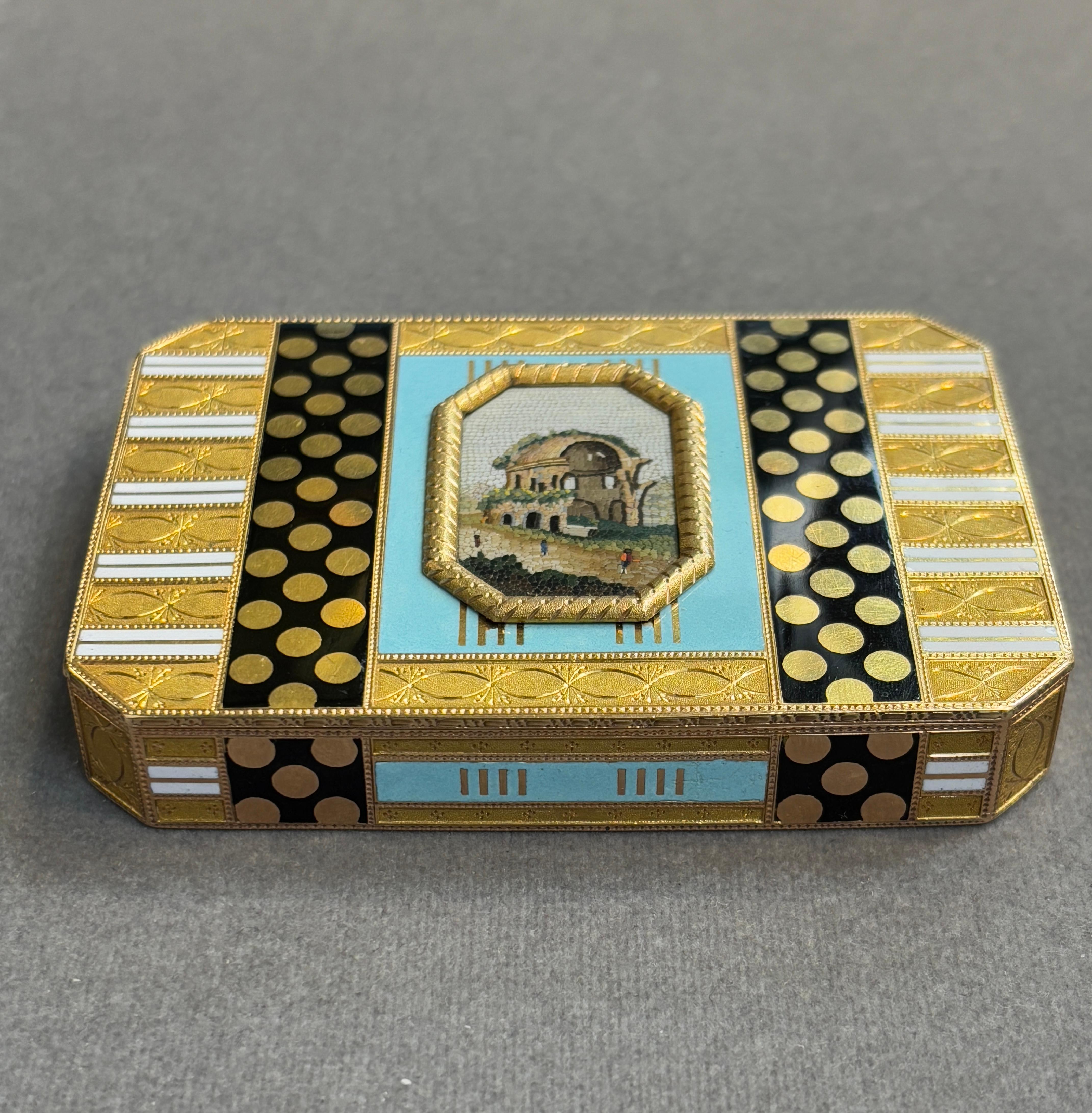Tabatière ancienne en micromosaïque or et émail en vente 7