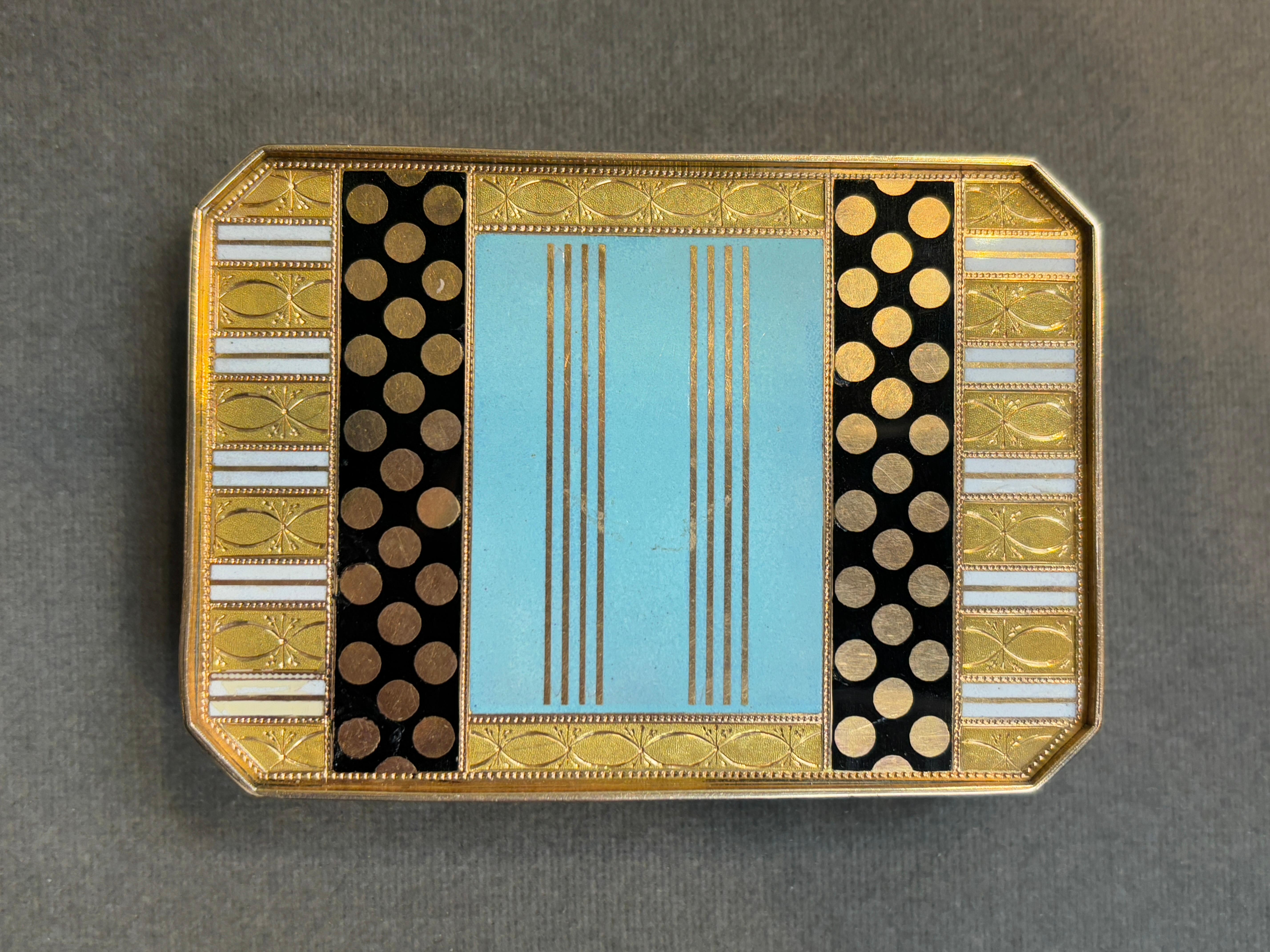 Tabatière ancienne en micromosaïque or et émail en vente 9