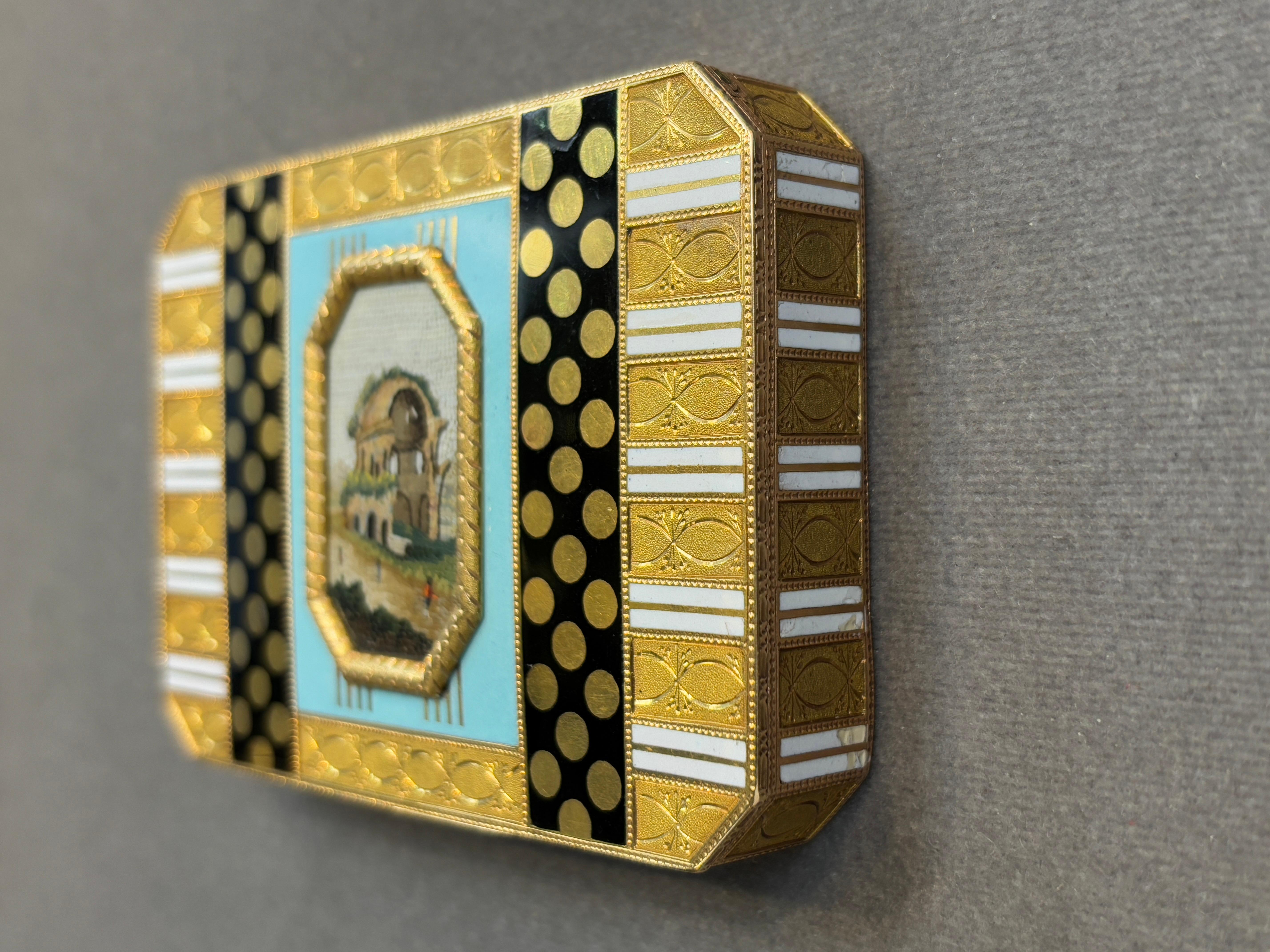 Tabatière ancienne en micromosaïque or et émail en vente 11