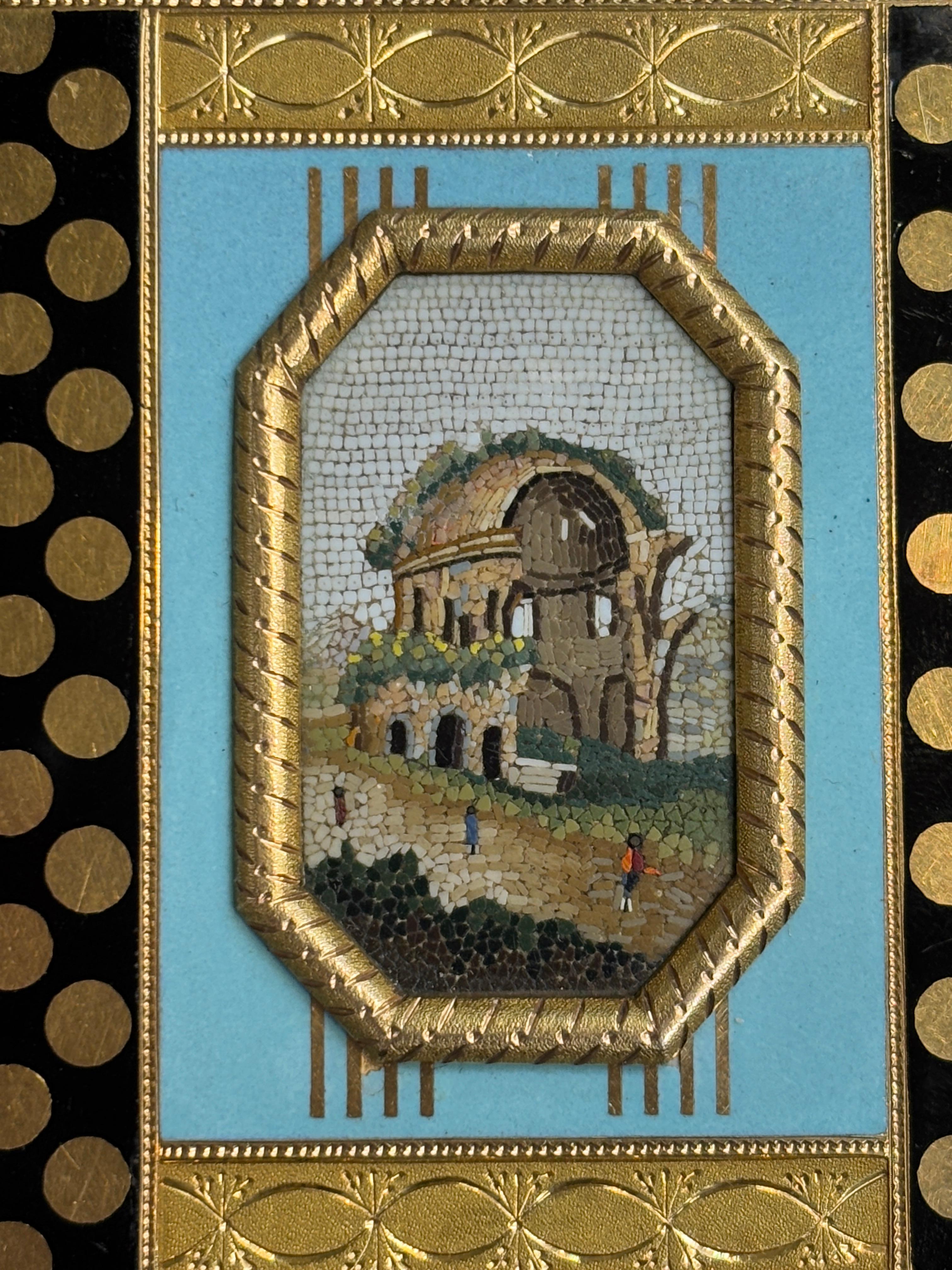 Tabatière ancienne en micromosaïque or et émail en vente 12