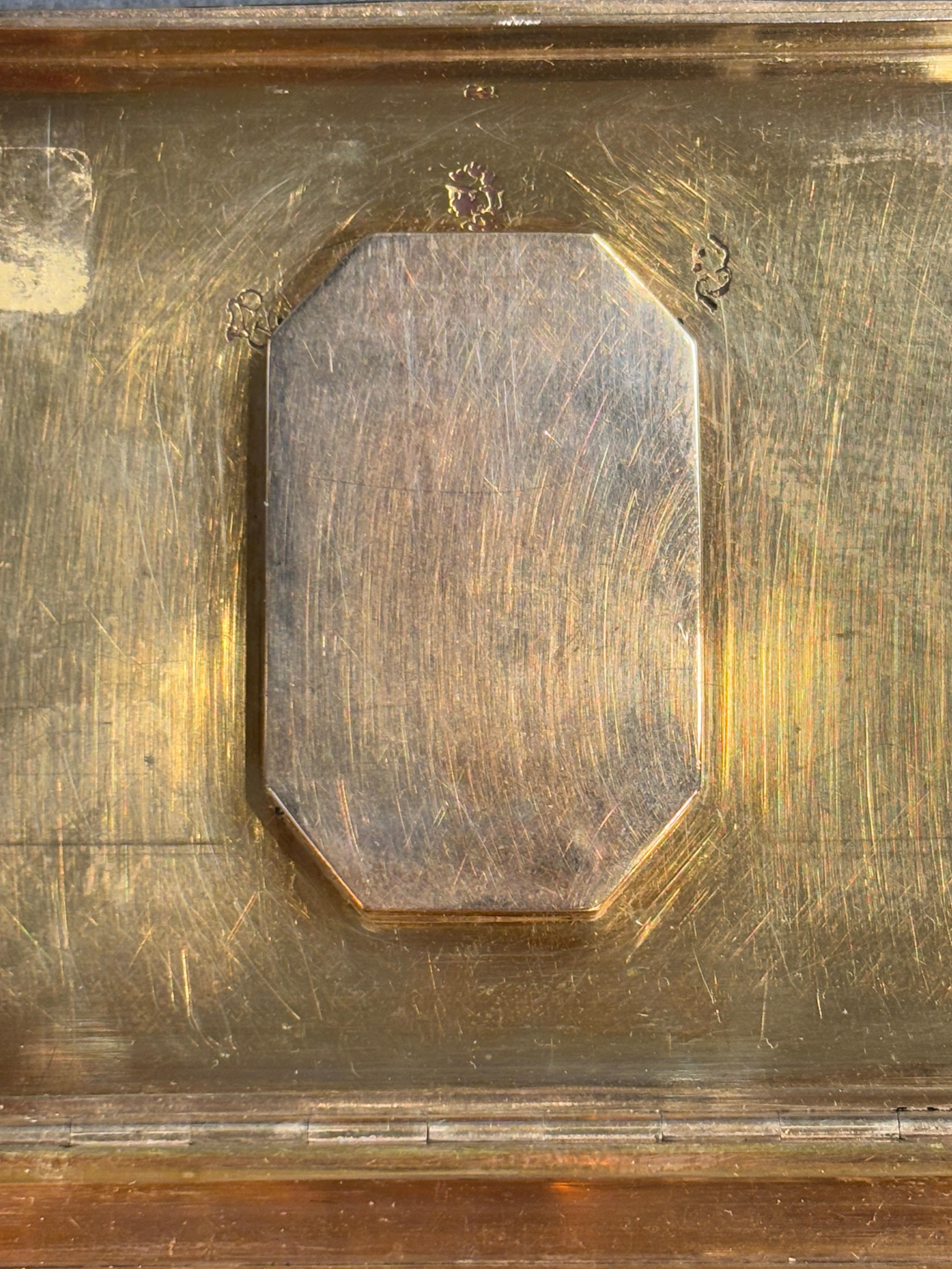 Tabatière ancienne en micromosaïque or et émail en vente 3