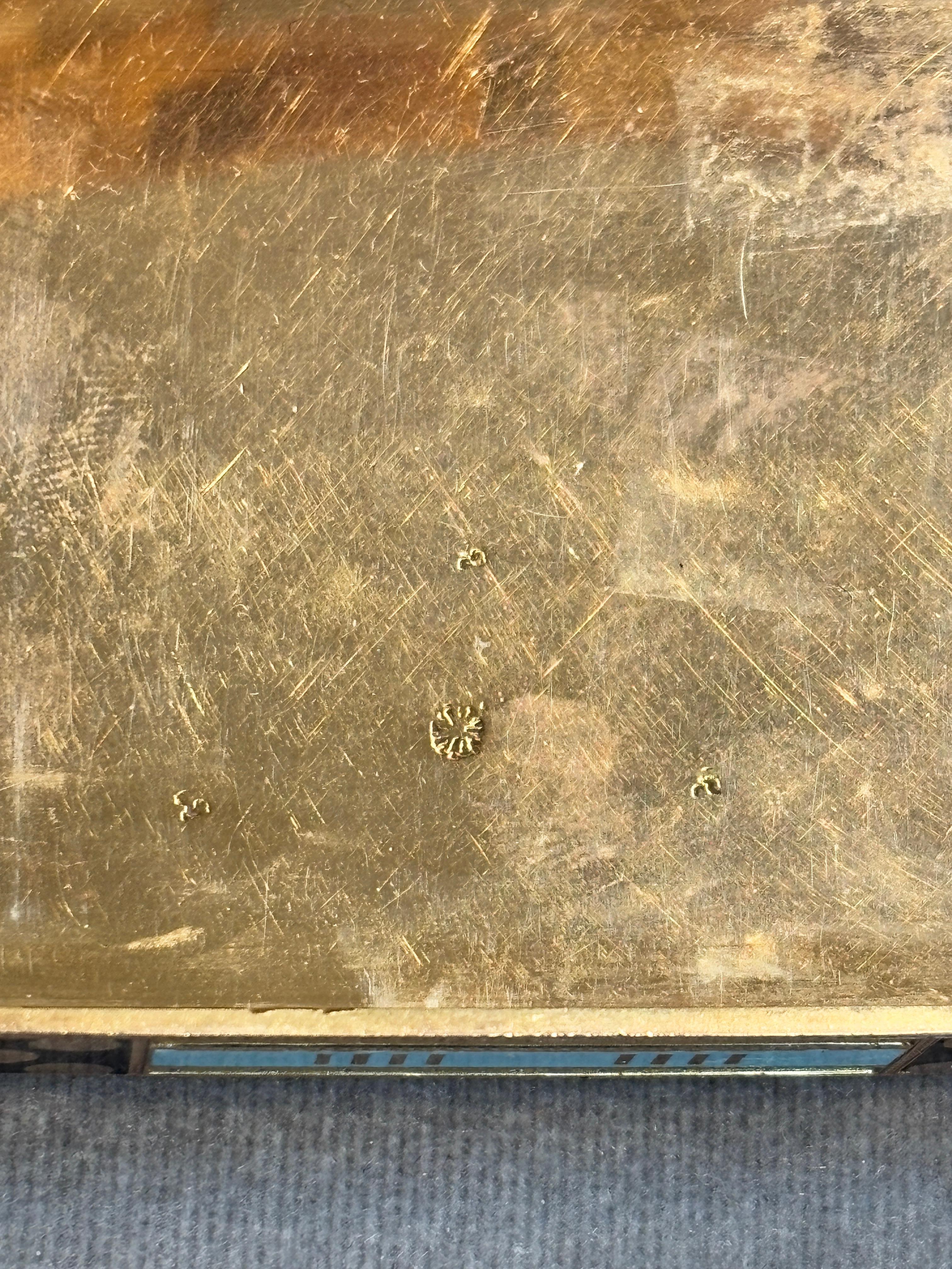 Tabatière ancienne en micromosaïque or et émail en vente 4