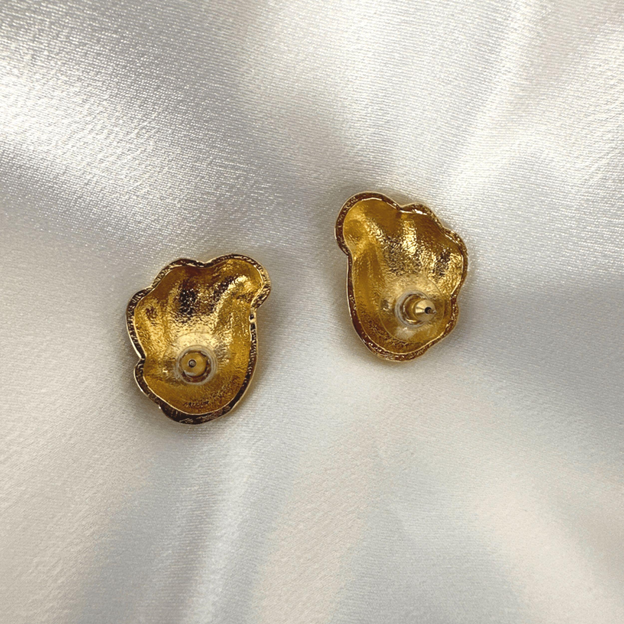 Antike Gold & Emaille Stem Ohrringe - Vintage Glitter-Inset Elegance, 1.25 für Damen oder Herren im Angebot