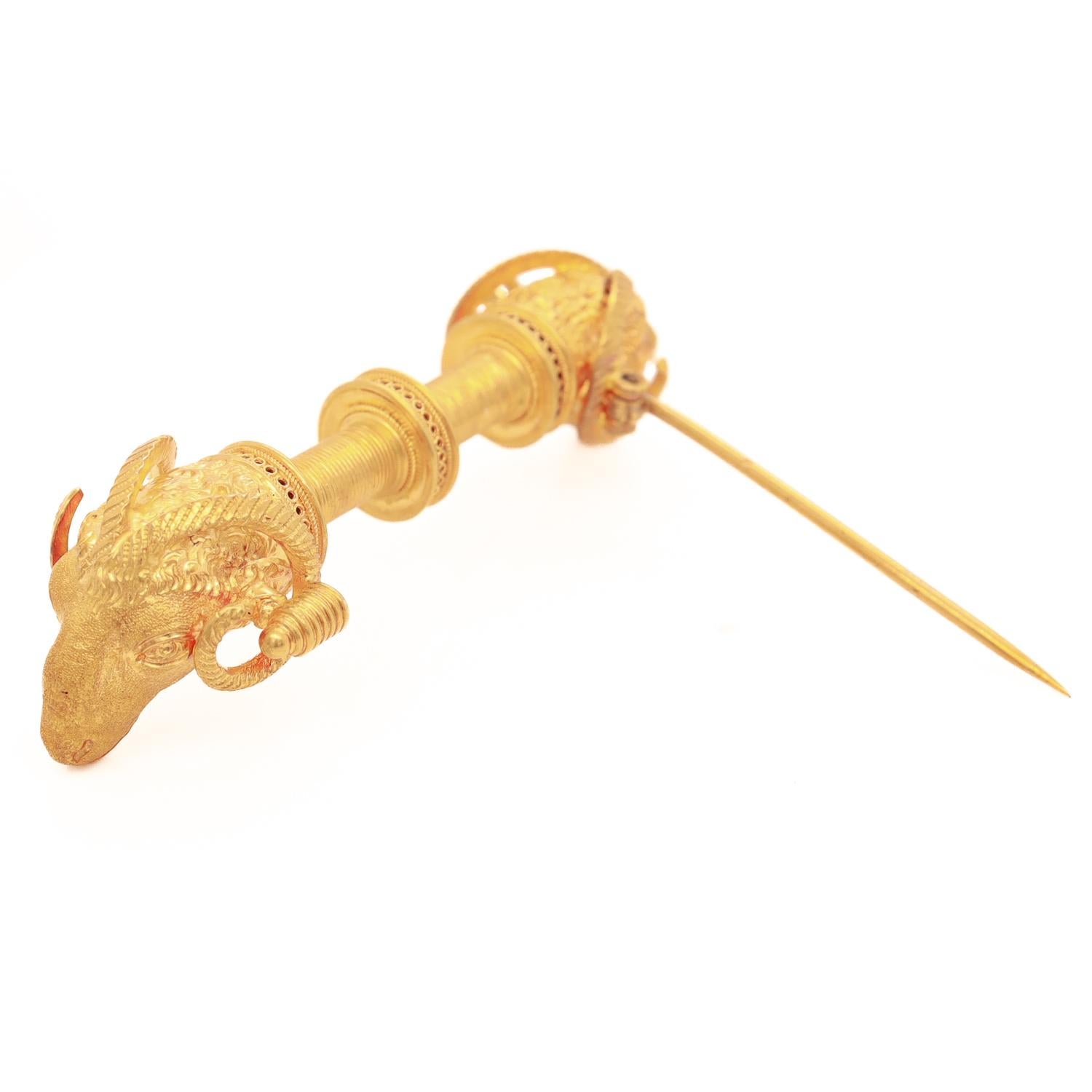 Antiguo Alfiler/Broche de Oro con Doble Cabeza de Carnero del Renacimiento Etrusco y Caja de Tanfani 7