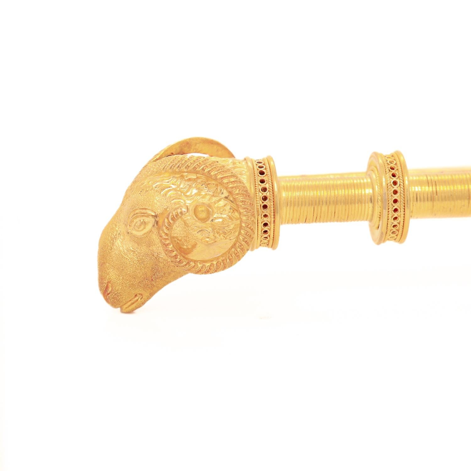 Antiguo Alfiler/Broche de Oro con Doble Cabeza de Carnero del Renacimiento Etrusco y Caja de Tanfani 4