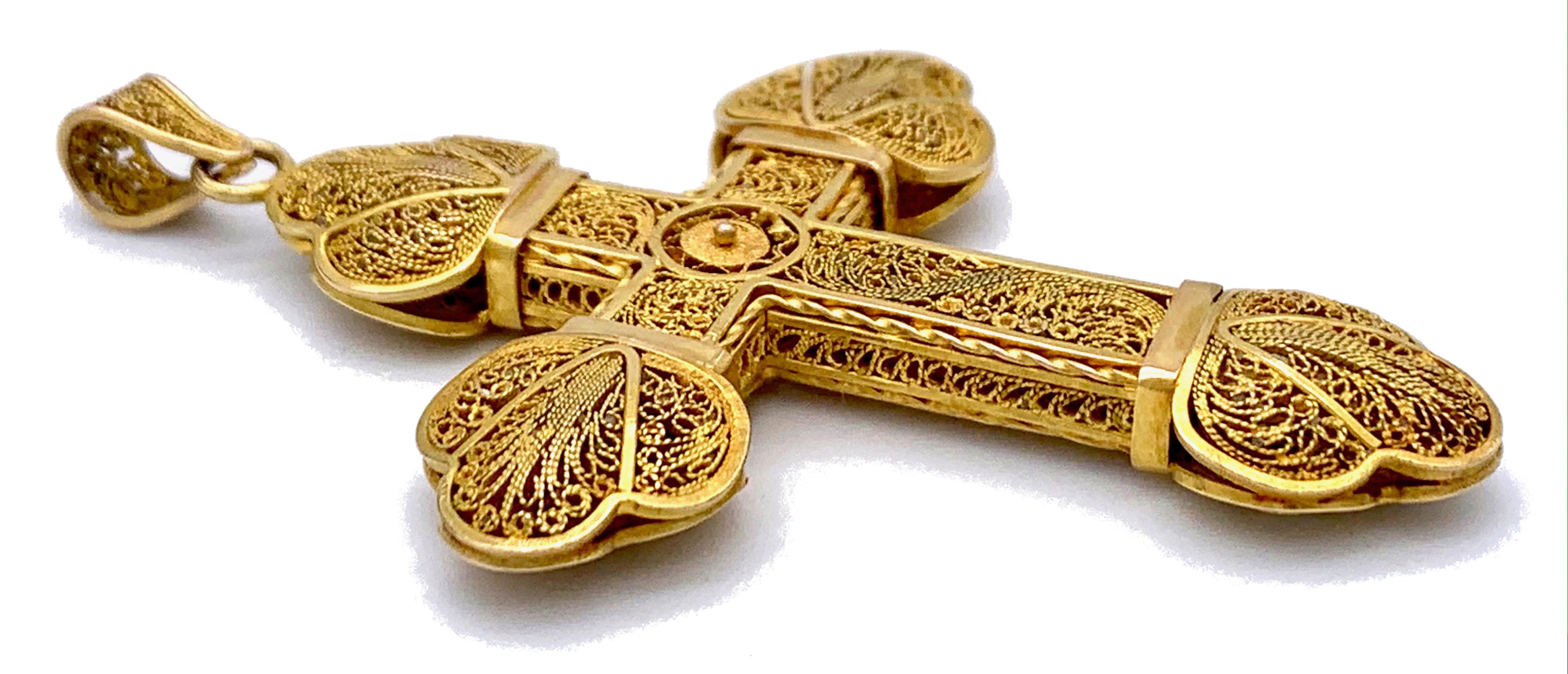 This wonderful and completely smooth double sided cross pendant has been made out of fine gold wire in Genova in the middle of the nineteenth century.
It is a typical example of gold filigree work from Genua. It has been loved so much that it's