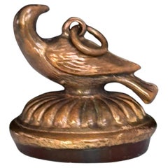 Oro antiguo  Colgante de cornalina rellena para reloj de pájaro