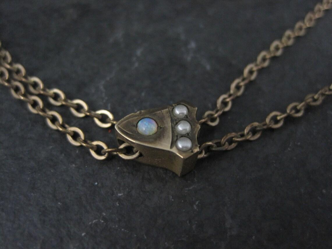 Collana a catena con medaglione antico riempito d'oro con perla opale a scorrimento Lorgnette In condizioni buone in vendita a Webster, SD