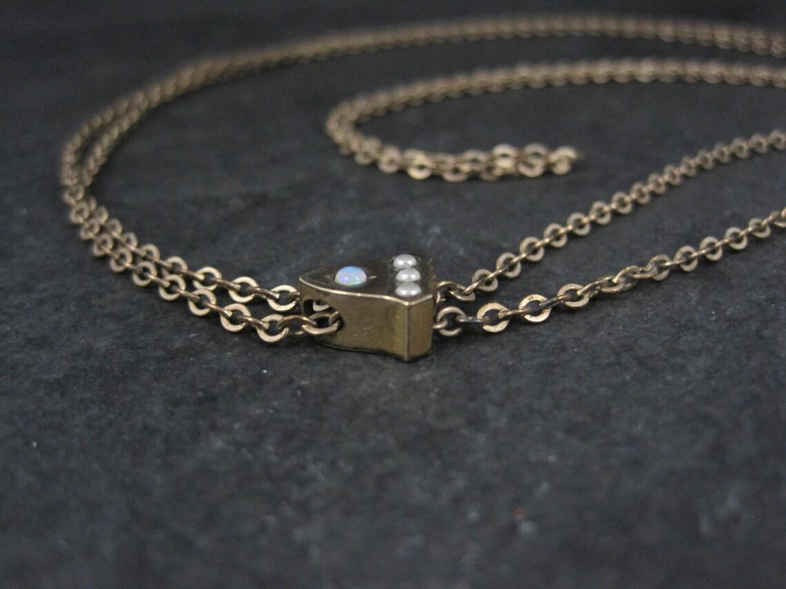 Collana a catena con medaglione antico riempito d'oro con perla opale a scorrimento Lorgnette in vendita 1