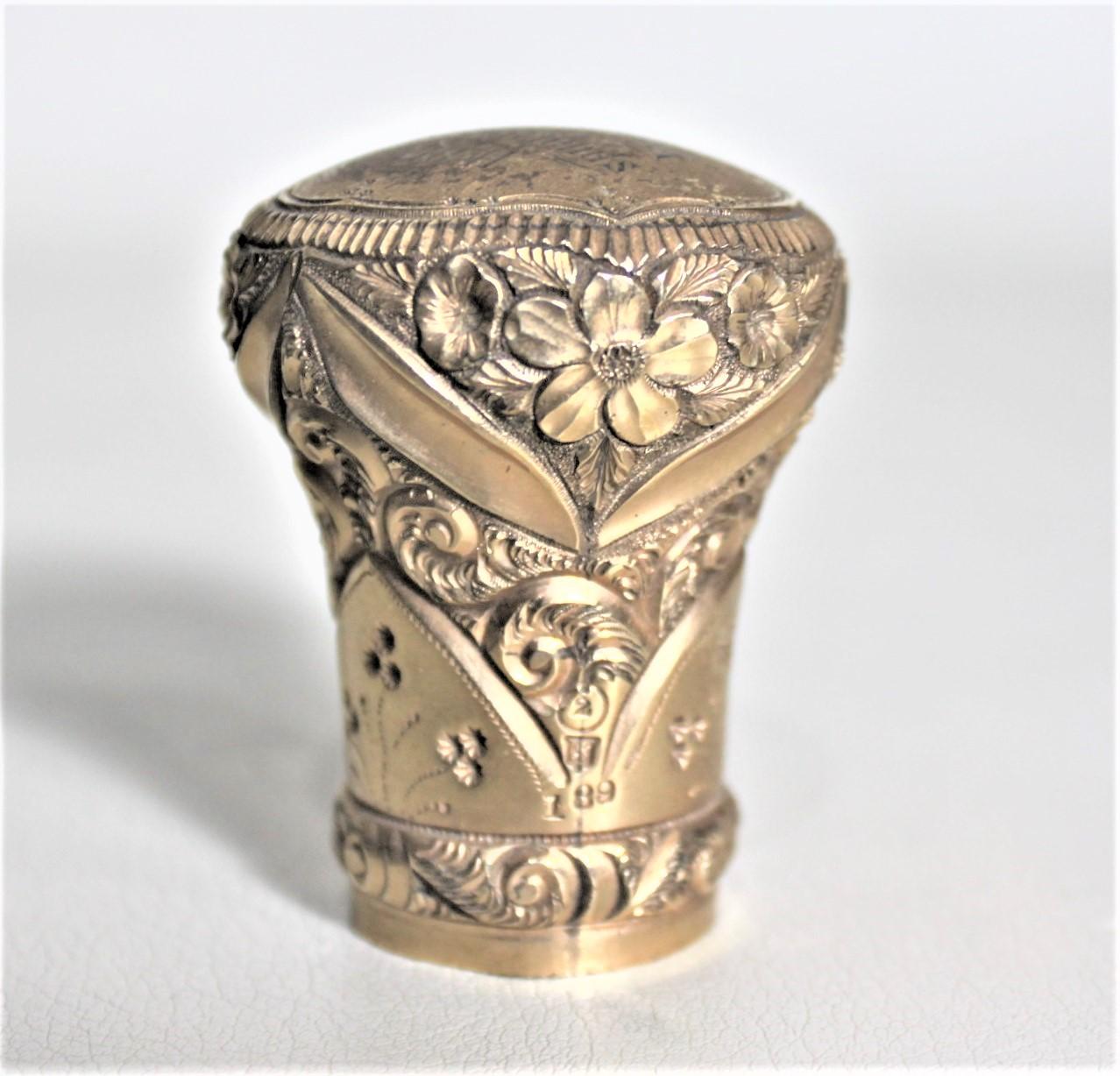 Anglais Canne de présentation ancienne remplie d'or avec décoration ciselée en vente