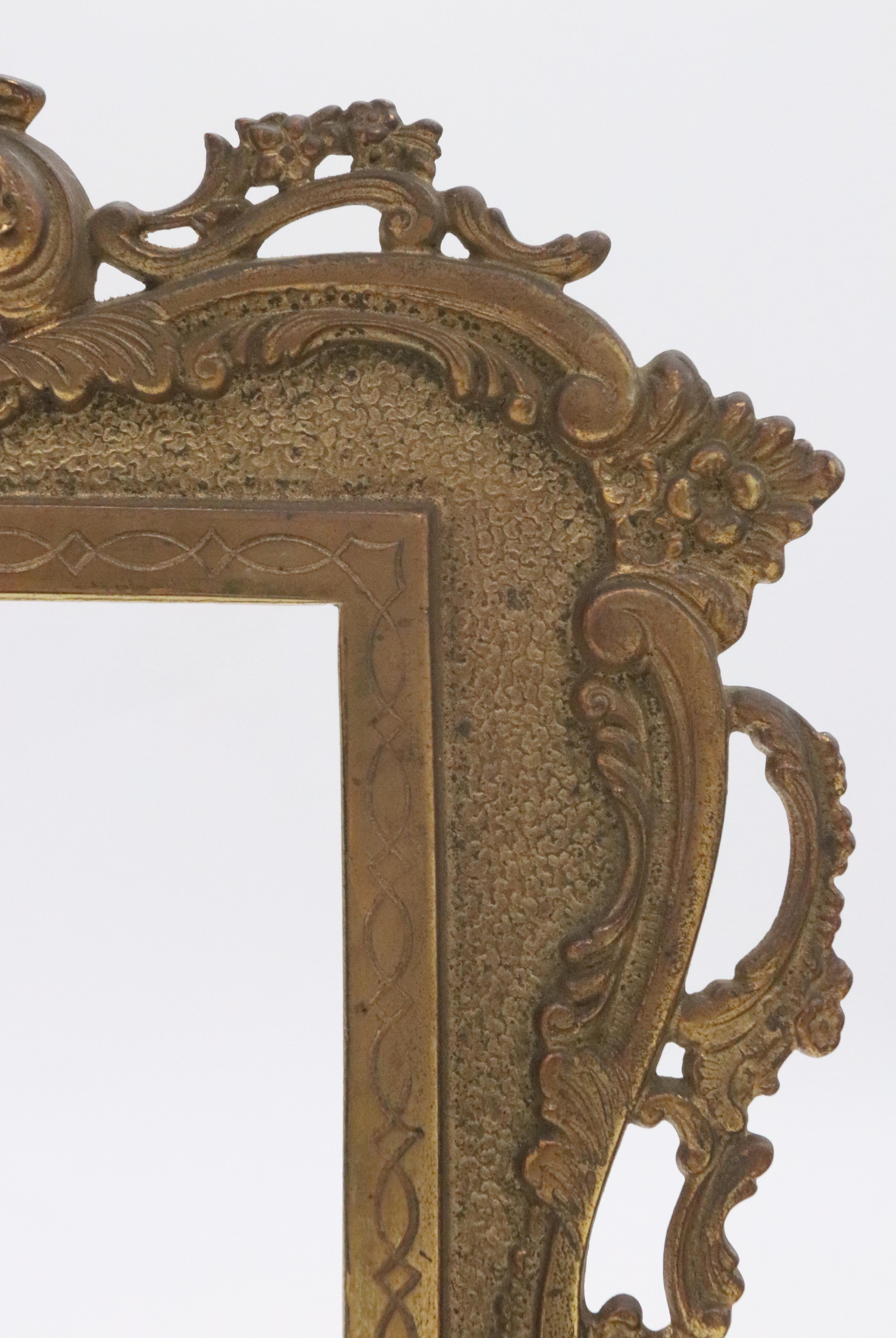 Cadre photo en fonte avec miroir, finition or antique en vente 3