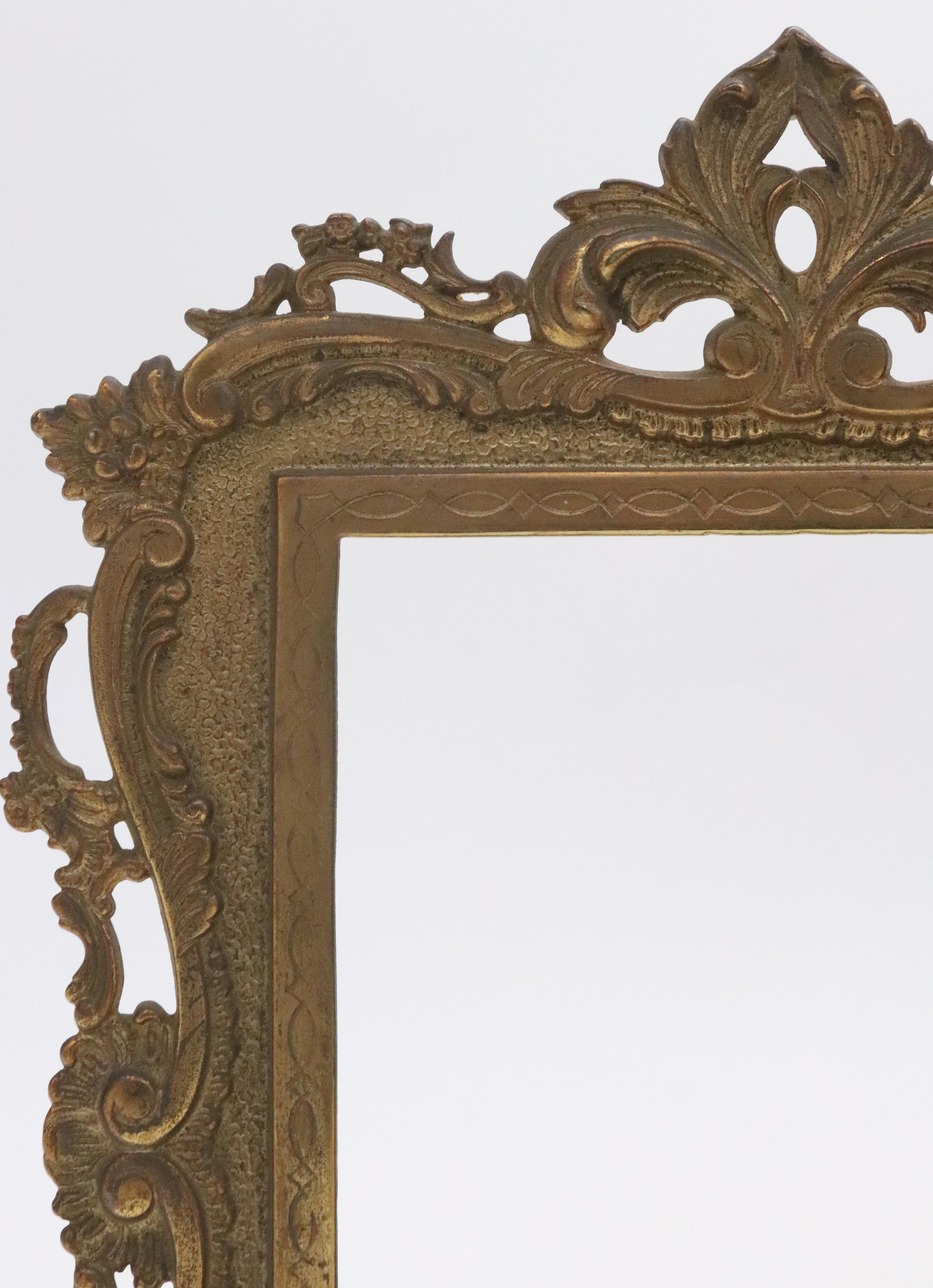 Cadre photo en fonte avec miroir, finition or antique en vente 4