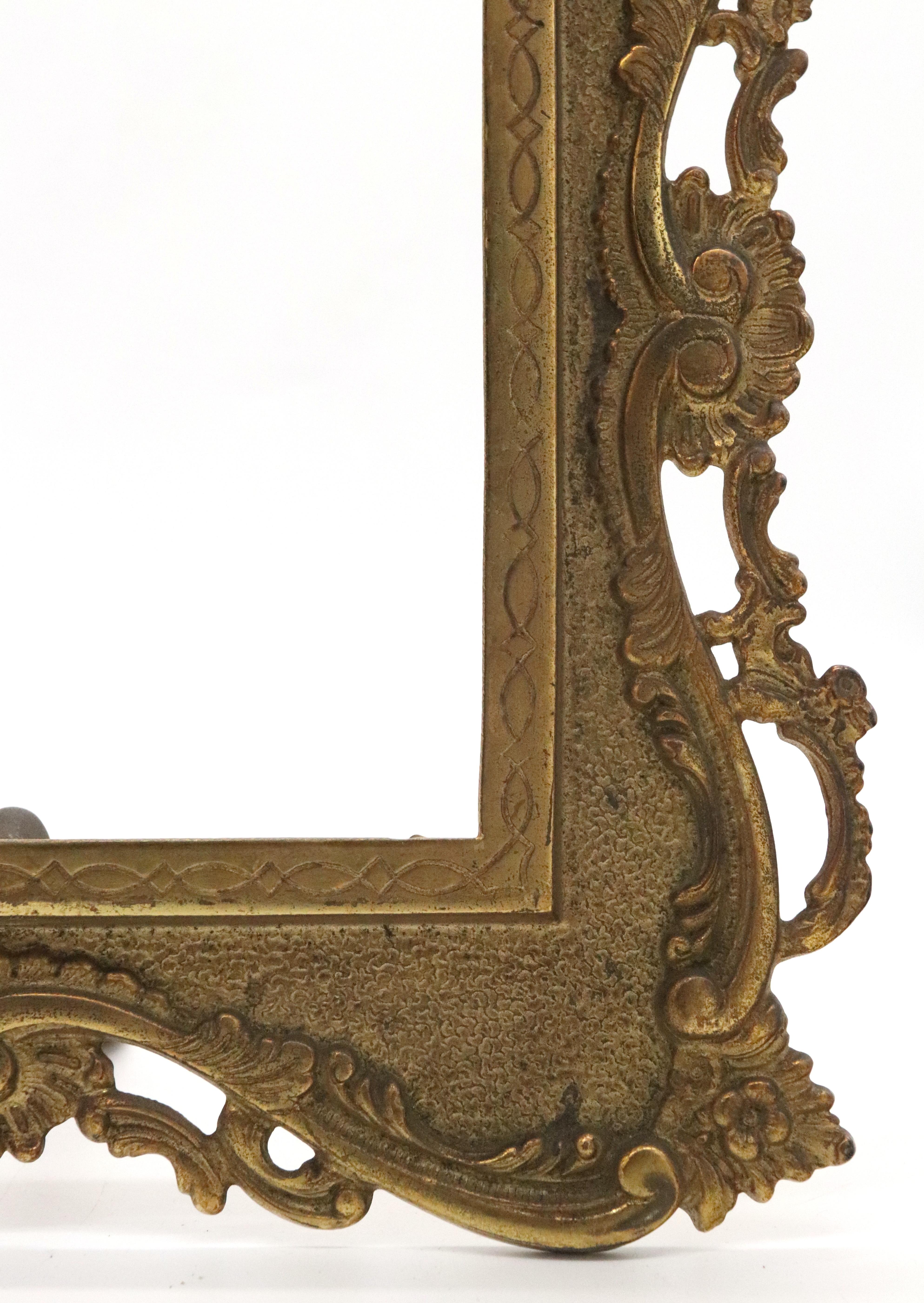 Cadre photo en fonte avec miroir, finition or antique en vente 8