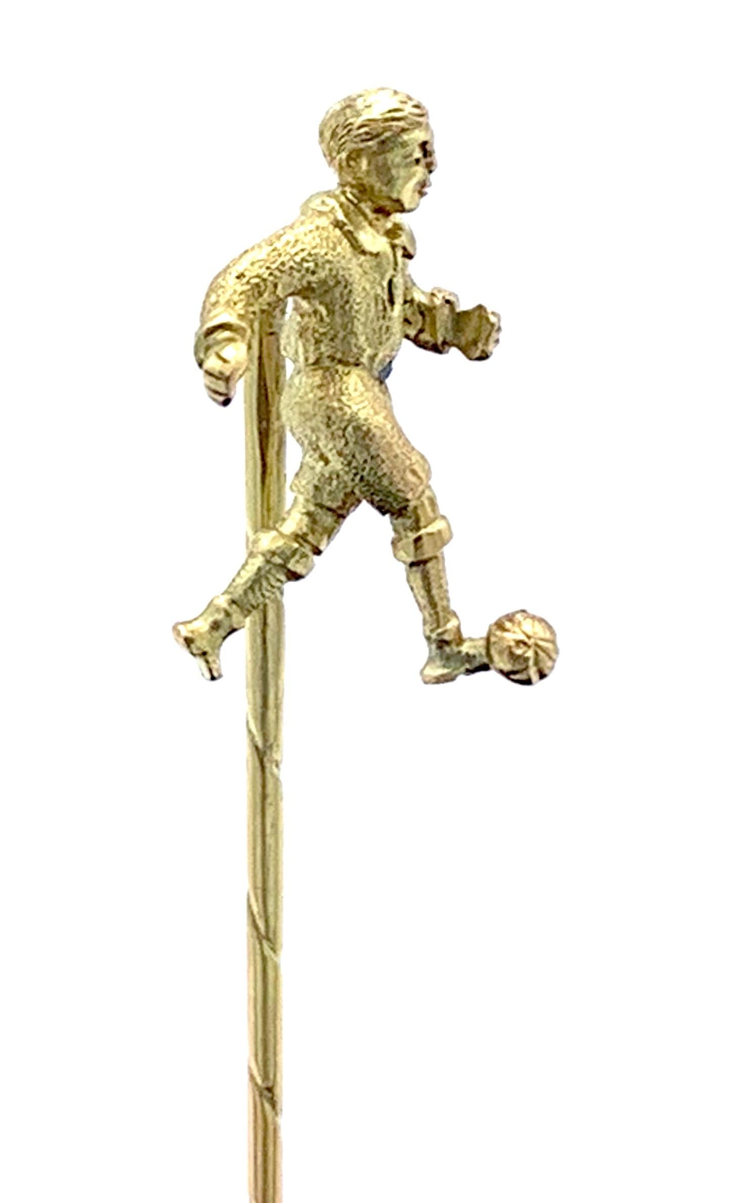 Antique Gold Football Soccer Player Stick Pin In Excellent Condition For Sale In Munich, Bavaria