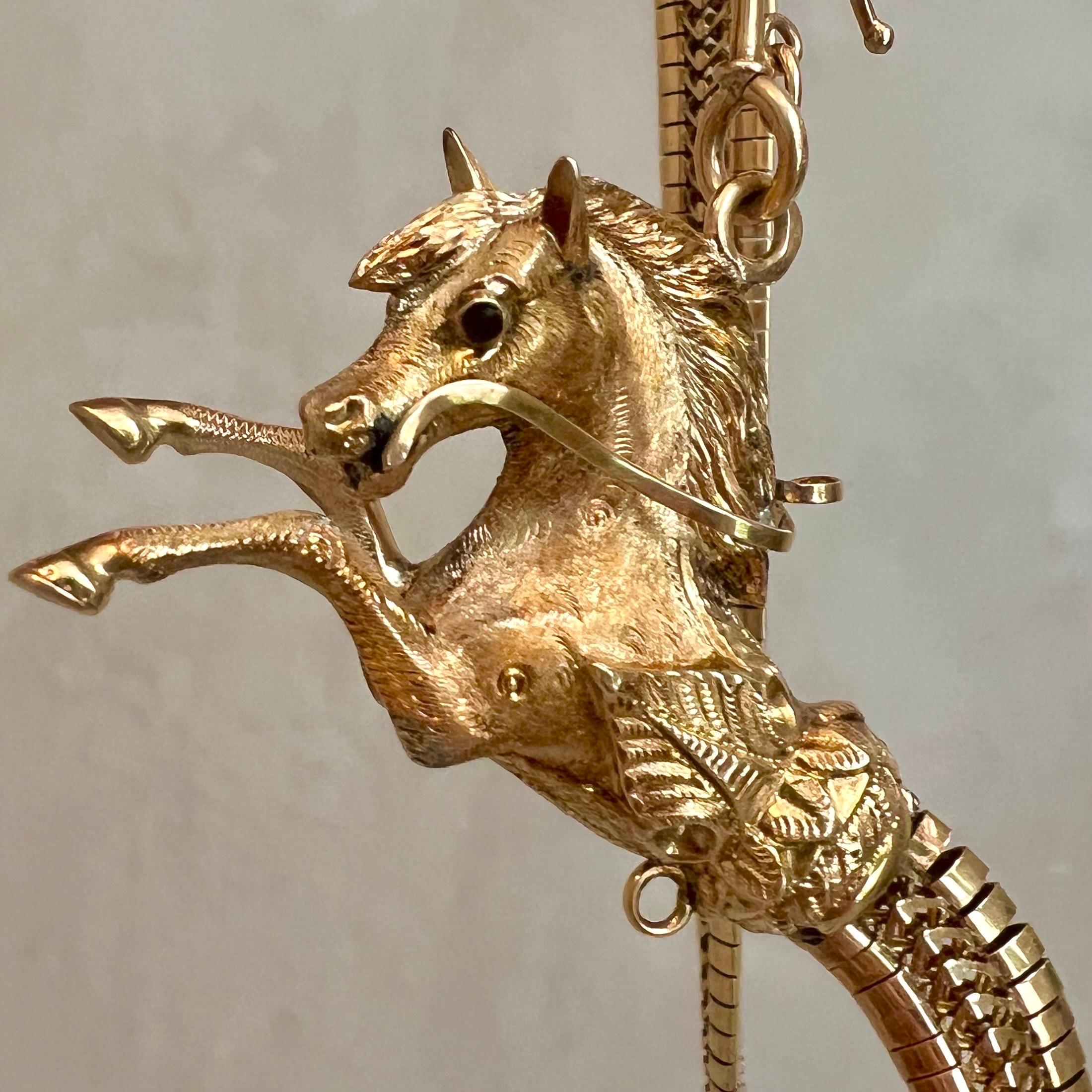 Chaîne de montre de poche ancienne en or avec motif de cheval au galop, 19e siècle Bon état - En vente à Rotterdam, NL