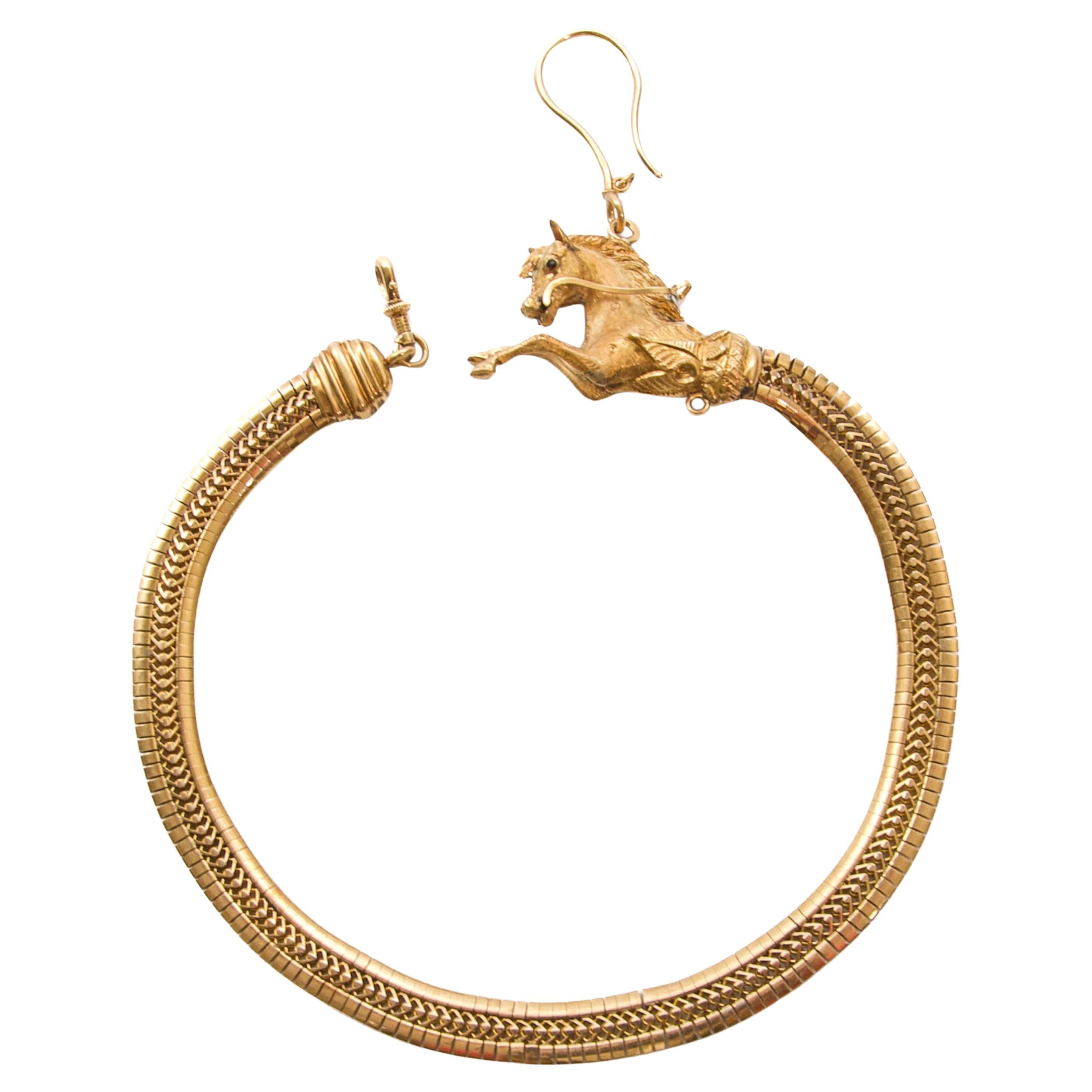 Catena per orologio da tasca in oro con motivo di cavallo al galoppo, XIX secolo