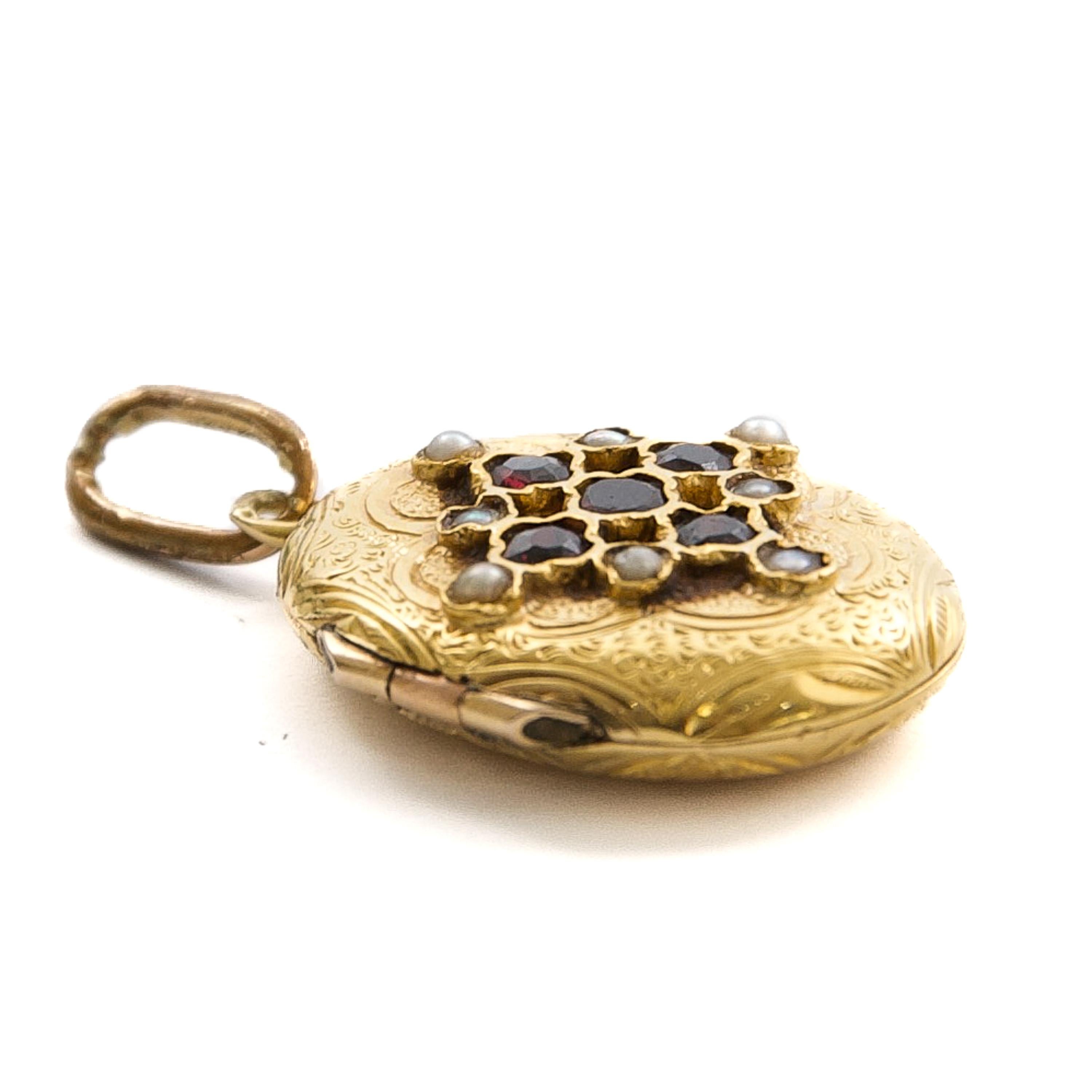 Pendentif ancien en or, grenats et perles orientales en vente 1