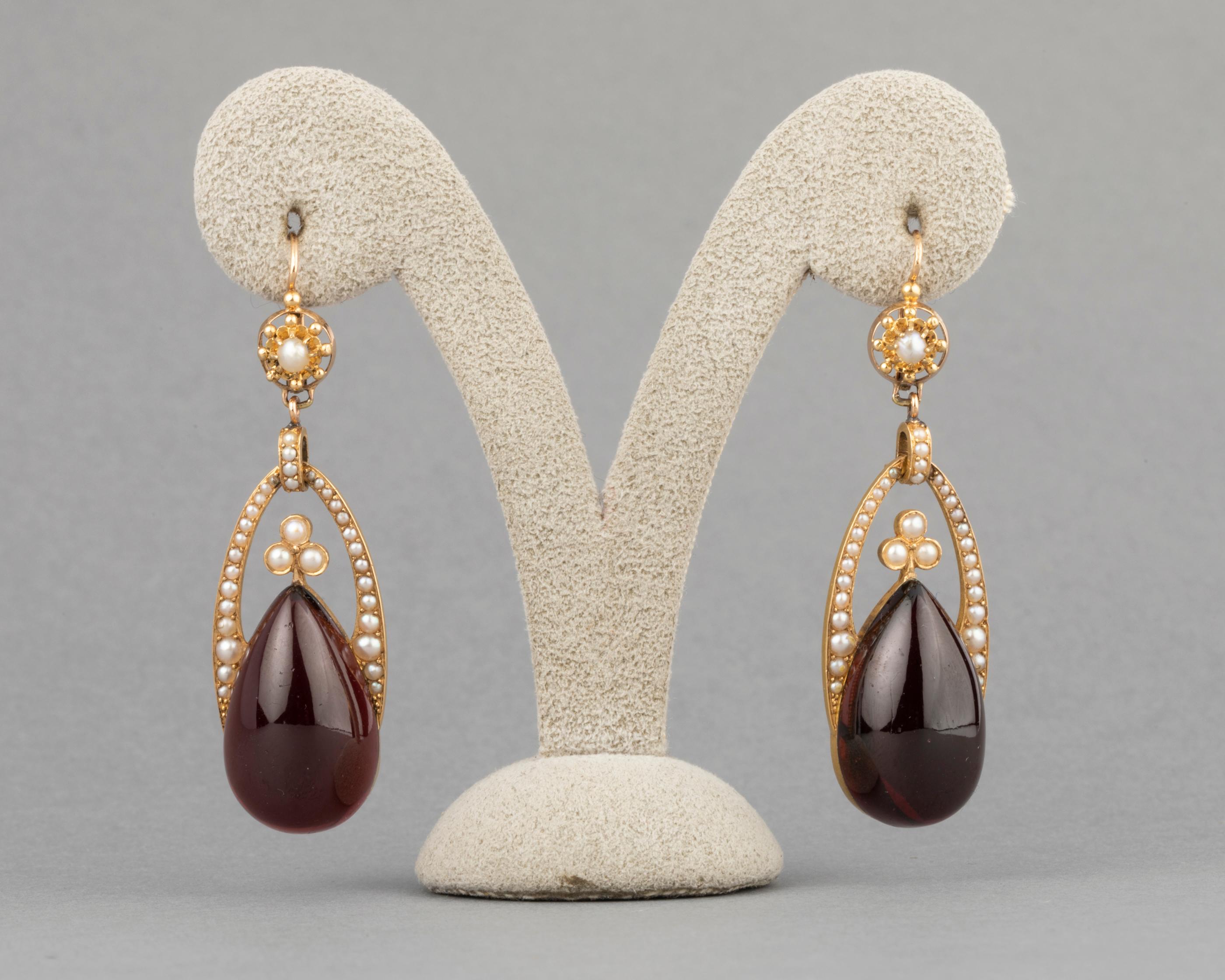 Belle Époque Antique Gold Garnets and Pearls Earrings For Sale
