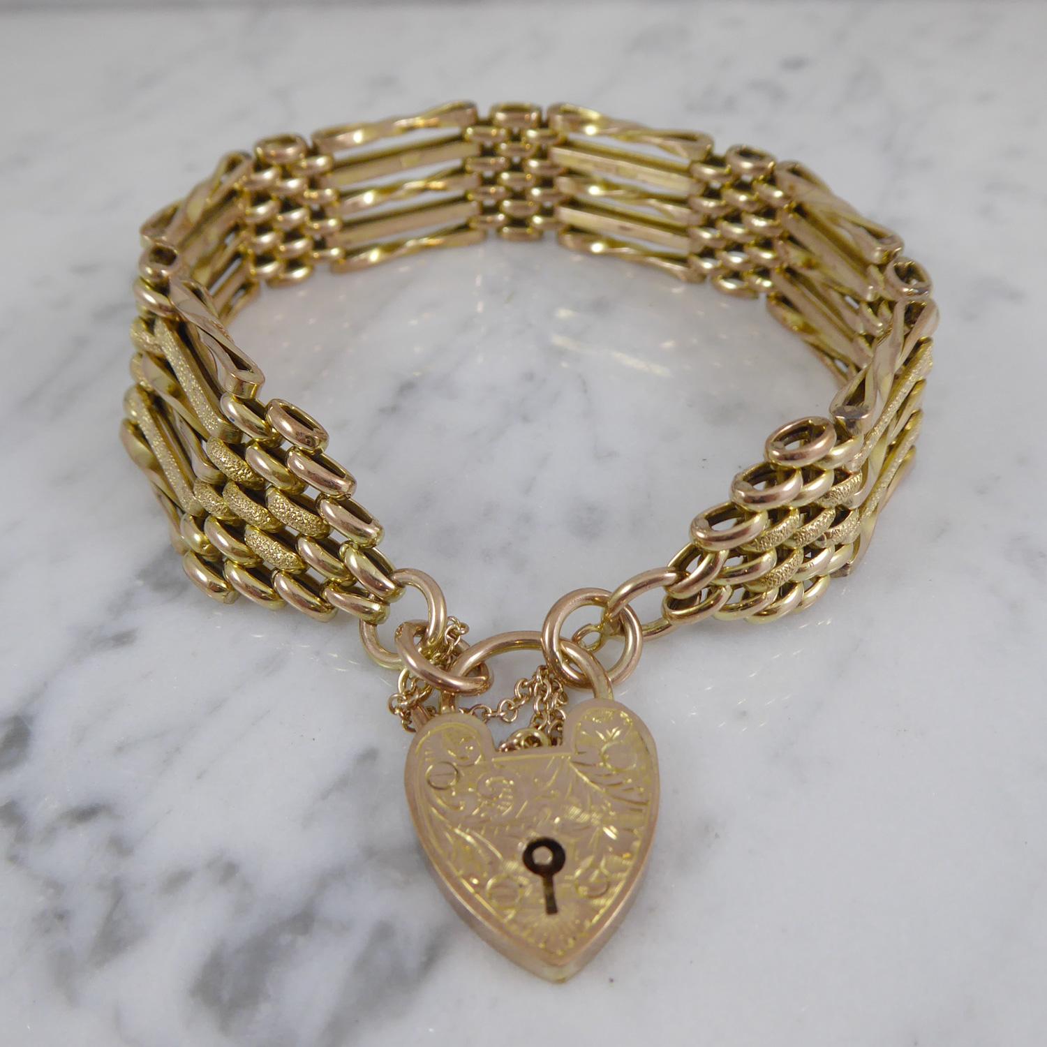Antique Gold Gate Bracelet, Circa 1900s, Stamped 9ct In Excellent Condition In Yorkshire, West Yorkshire