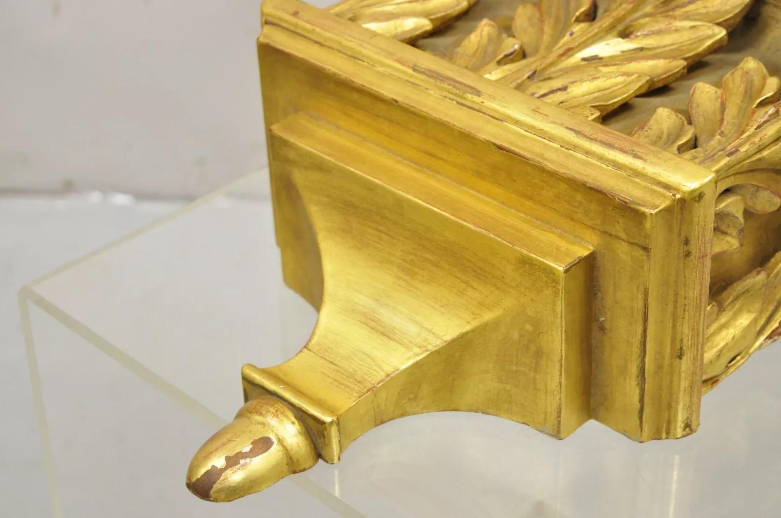 Antique Gold Giltwood French Louis XV Style Wooden Acanthus Corbel Wall Bracket For Sale 2