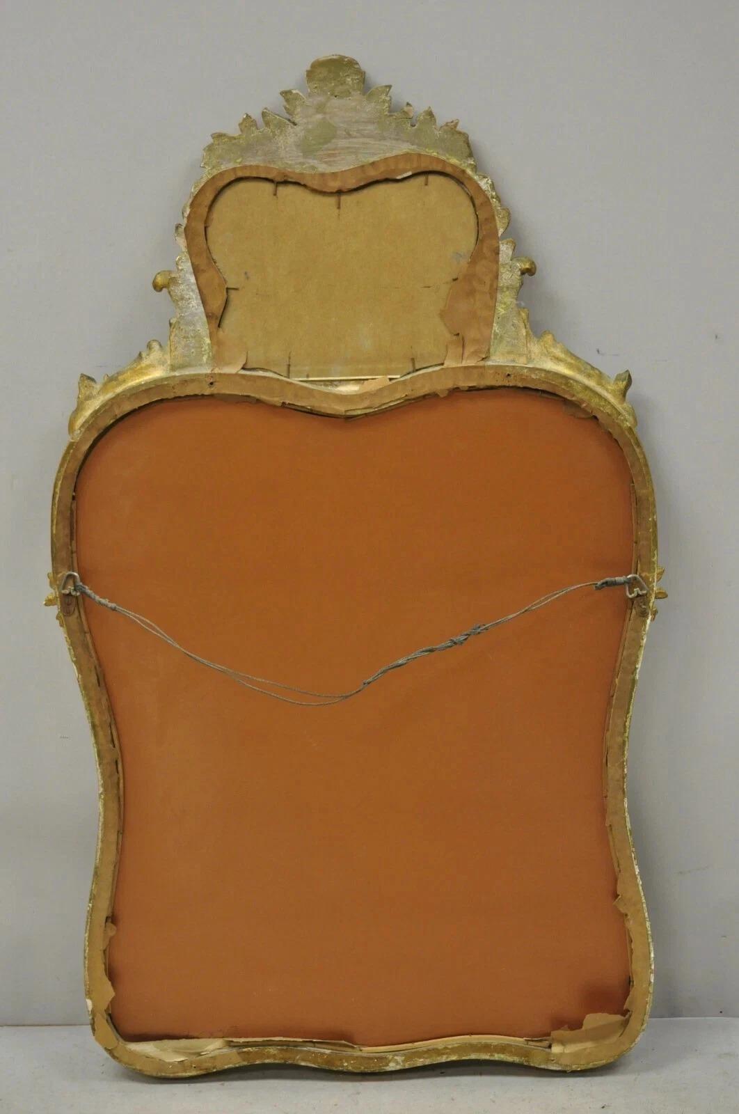 Antique Mirror da parete vittoriano francese in legno dorato con scena di corteggiamento dipinta in vendita 3