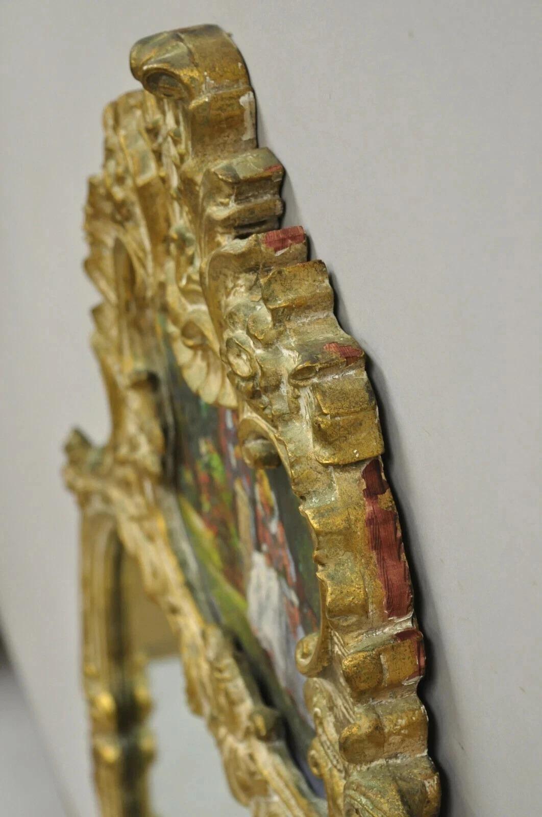 Specchio Antique Mirror da parete vittoriano francese in legno dorato con scena di corteggiamento dipinta in vendita