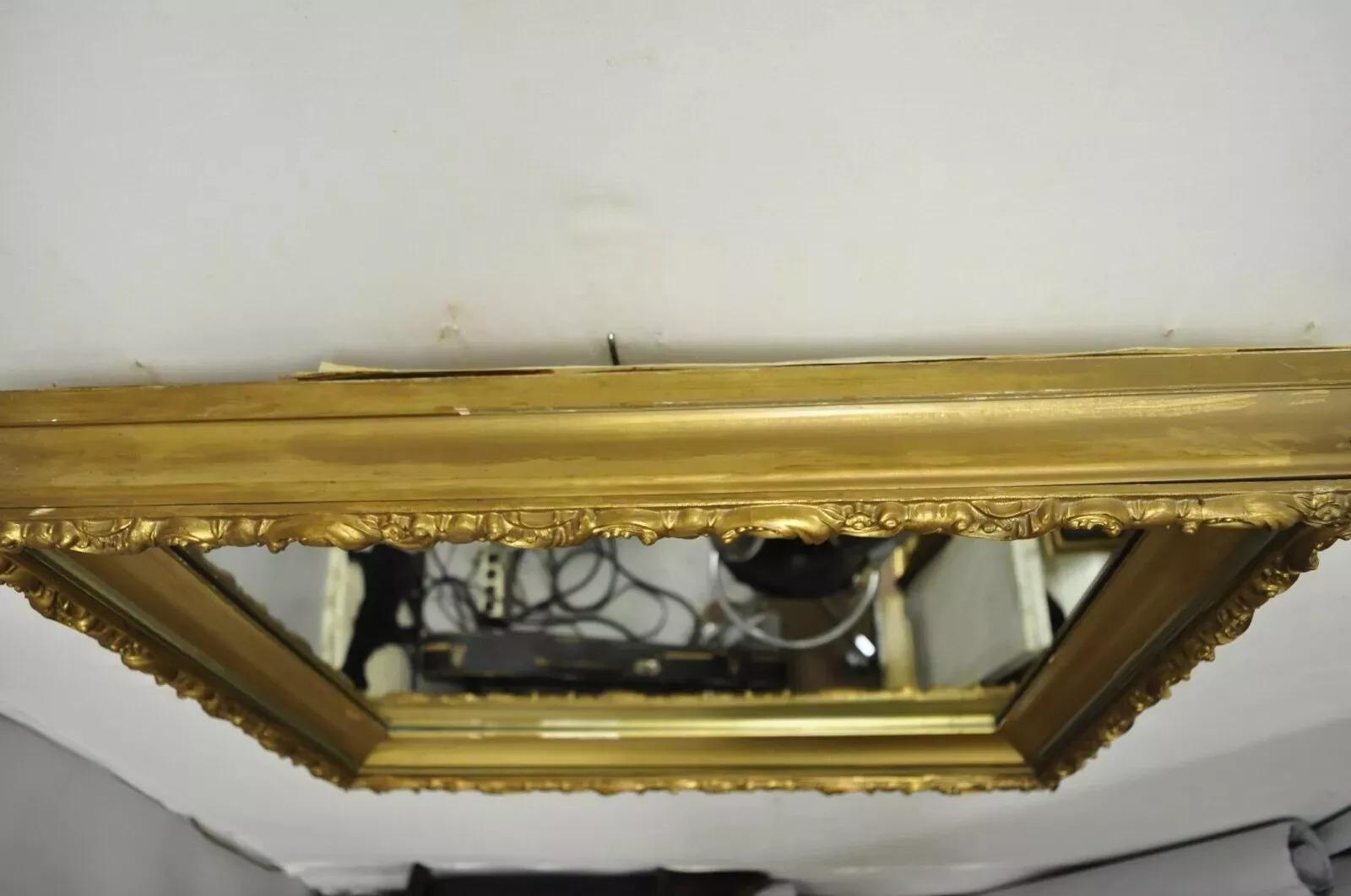 Specchio da parete con cornice profonda in legno dorato e gesso da 30