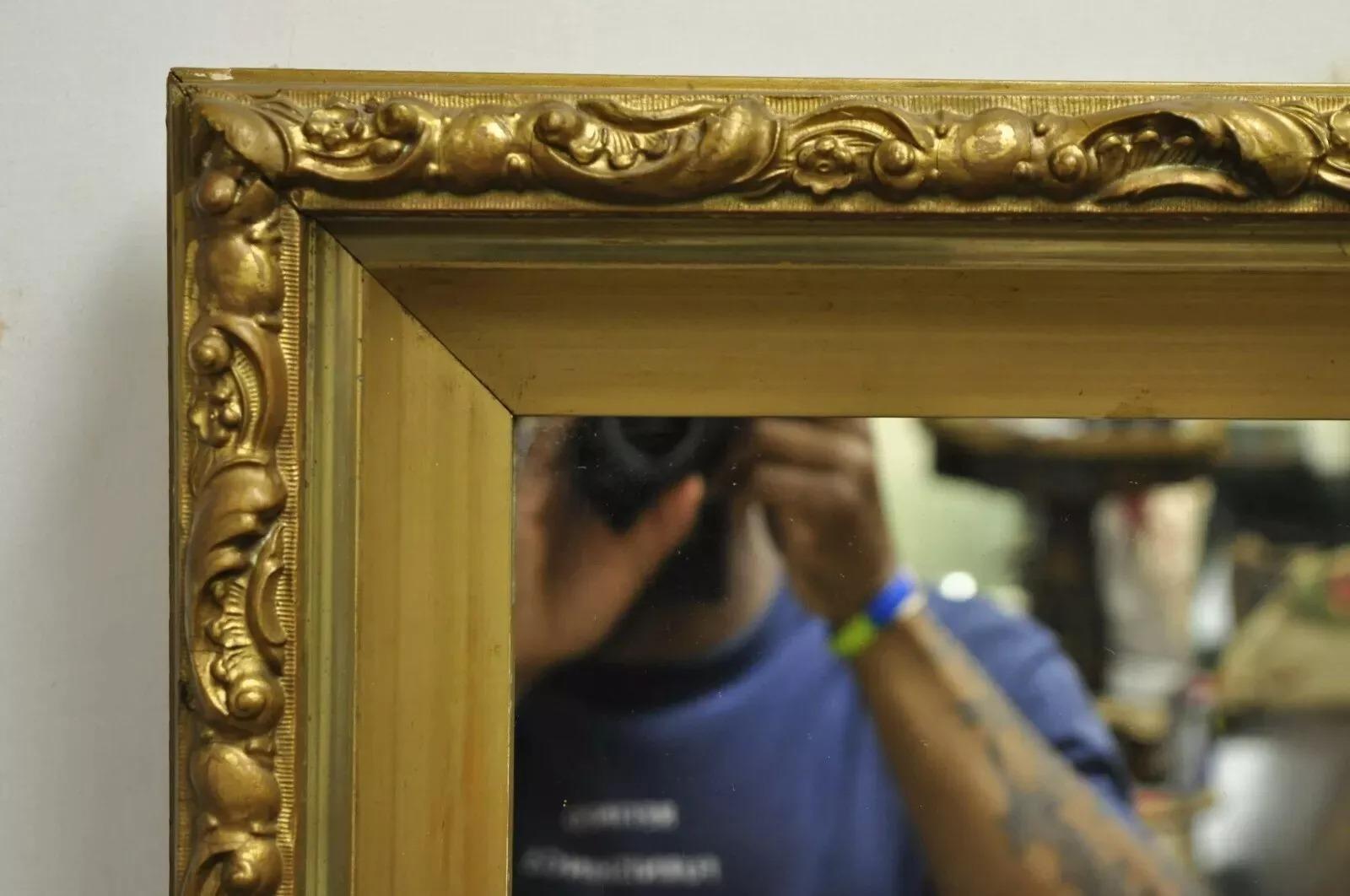 Vittoriano Specchio da parete con cornice profonda in legno dorato e gesso da 30