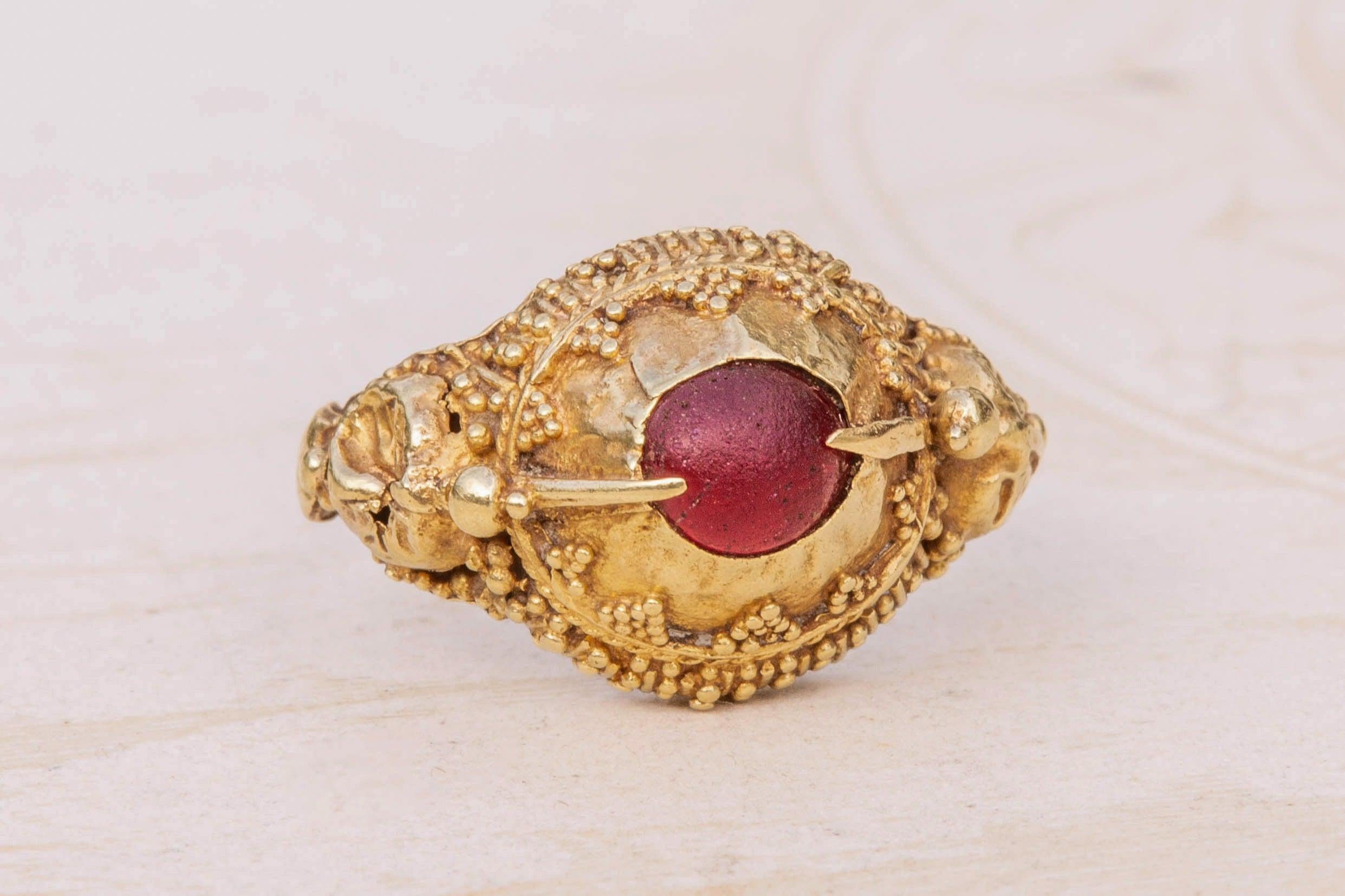 Antique Gold Indonesian Bali Garnet Ring 19th Century Hummingbird Gold Ring For Sale 4