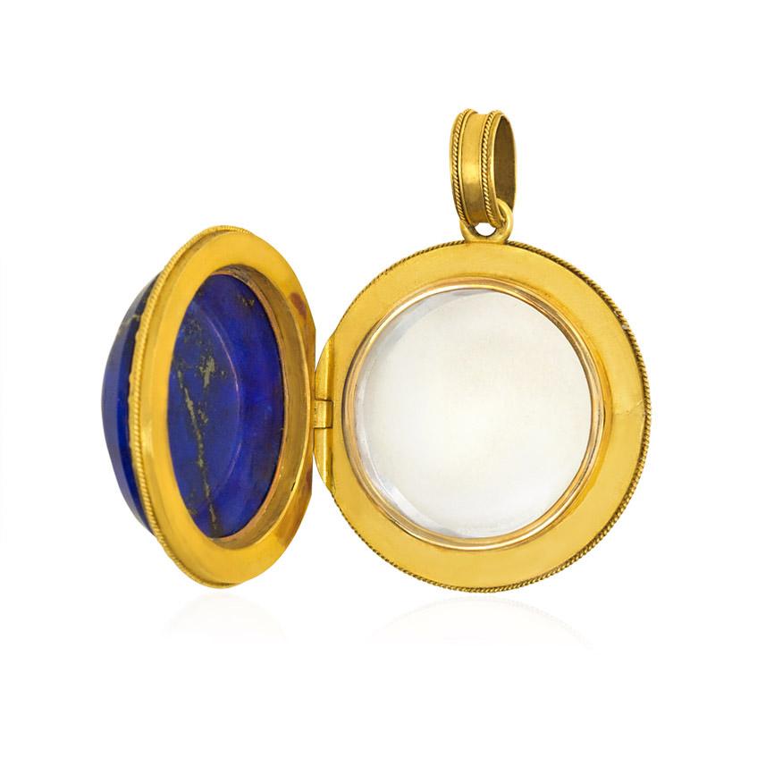 An antique gold and carved lapis Etruscan style locket set with a quatrefoil of rose diamonds in a beaded and wirework surround, with a carved crystal back, in 18k.
Approximately 1.5