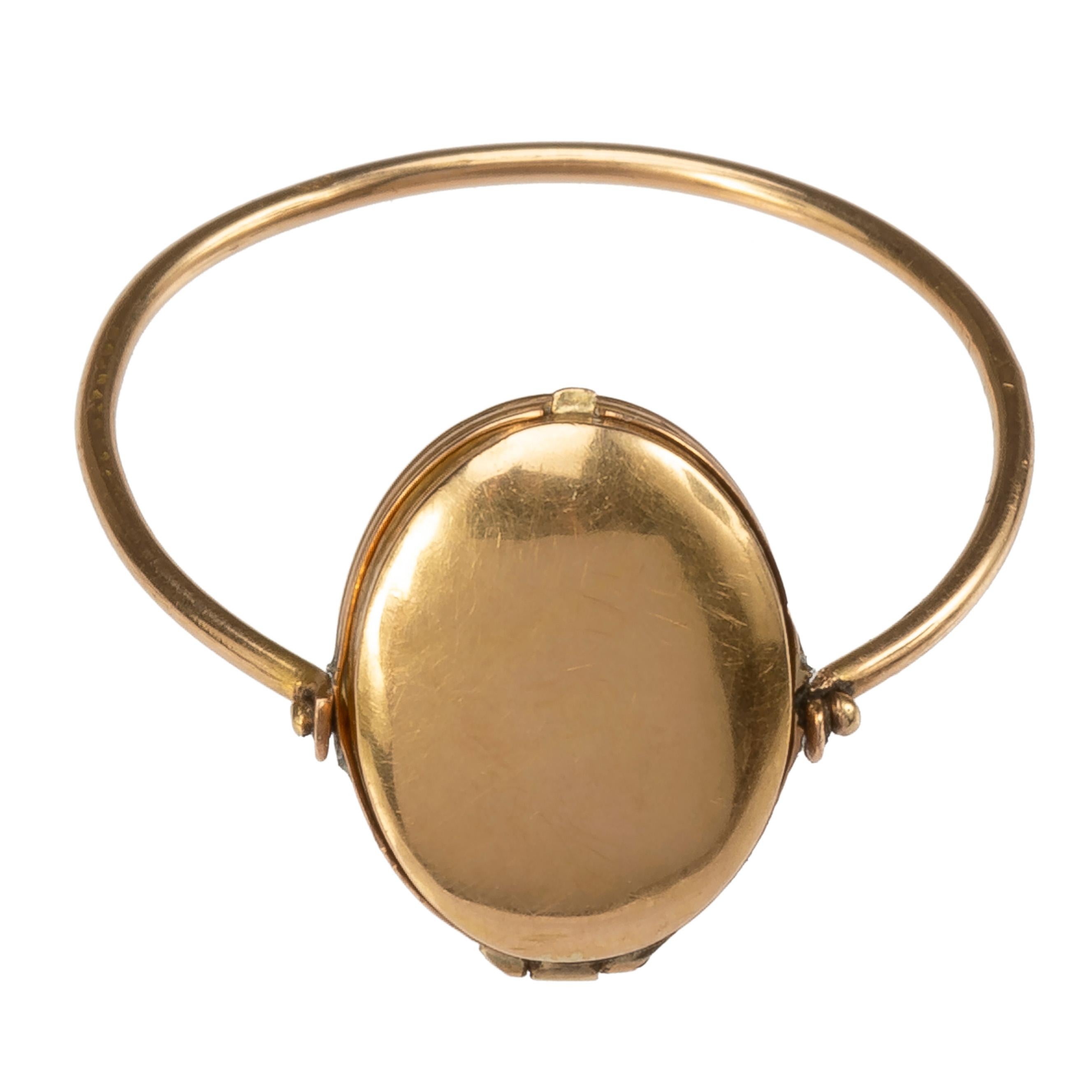 Taille ovale Bague pivotante en or avec médaillon ancien et portrait de Napoléon Bonaparte en vente