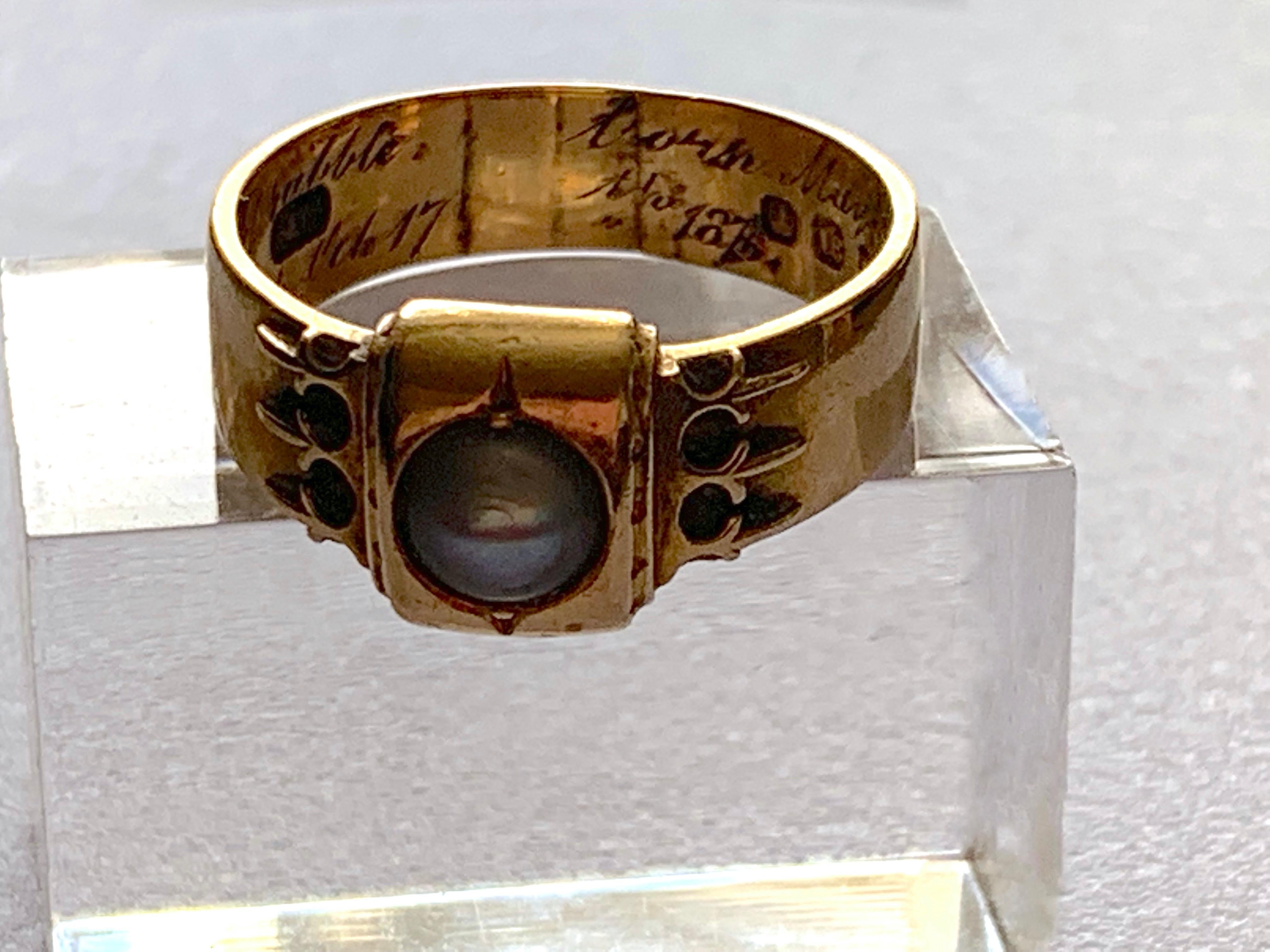 Antique Gold Memorial Ring In Good Condition For Sale In London, GB