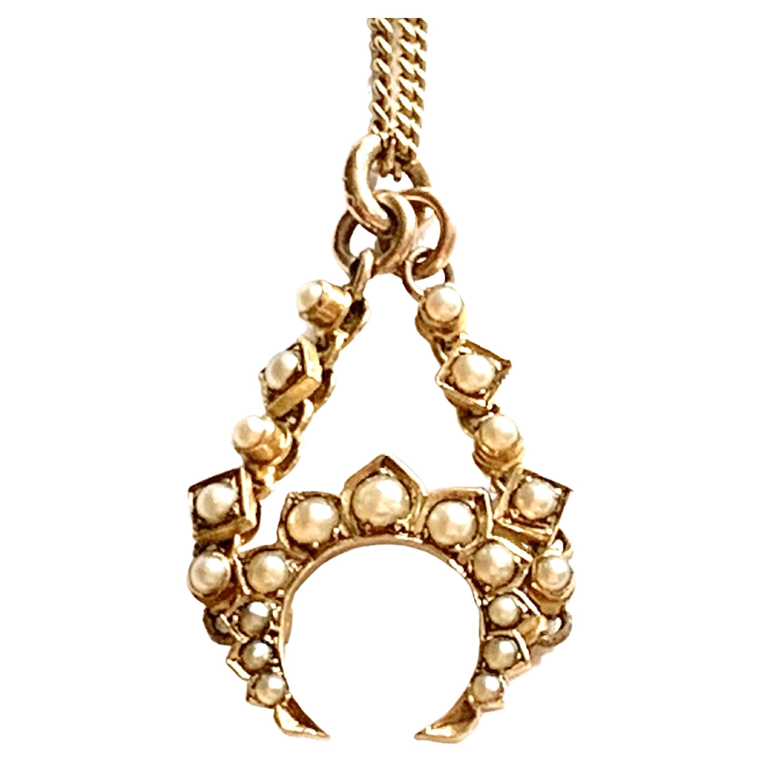 Pendentif ancien en or 22 carats  avec chaîne en or 9 carats  en vente