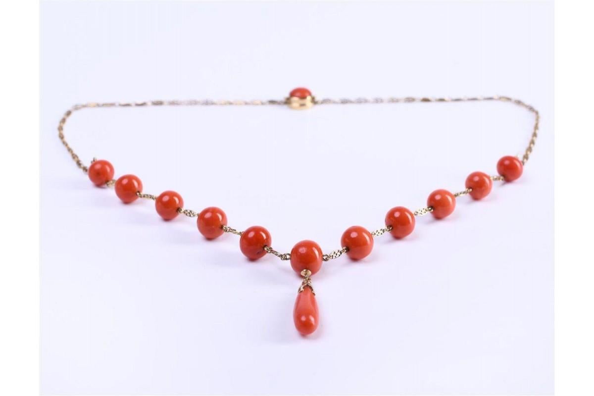 Antique gold necklace with corals, Italy, mid-20th century. For Sale 3