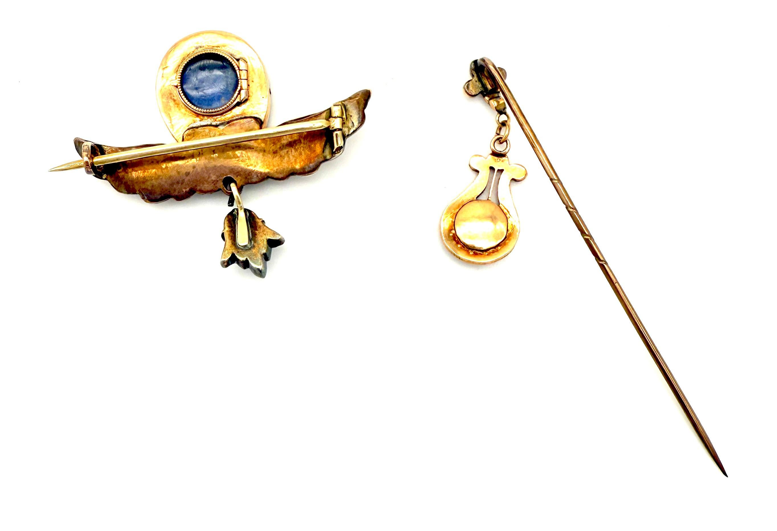 Stile impero Spilla antica con perle d'oro e spilla abbinata Miniature smaltate di bambini con la lira in vendita