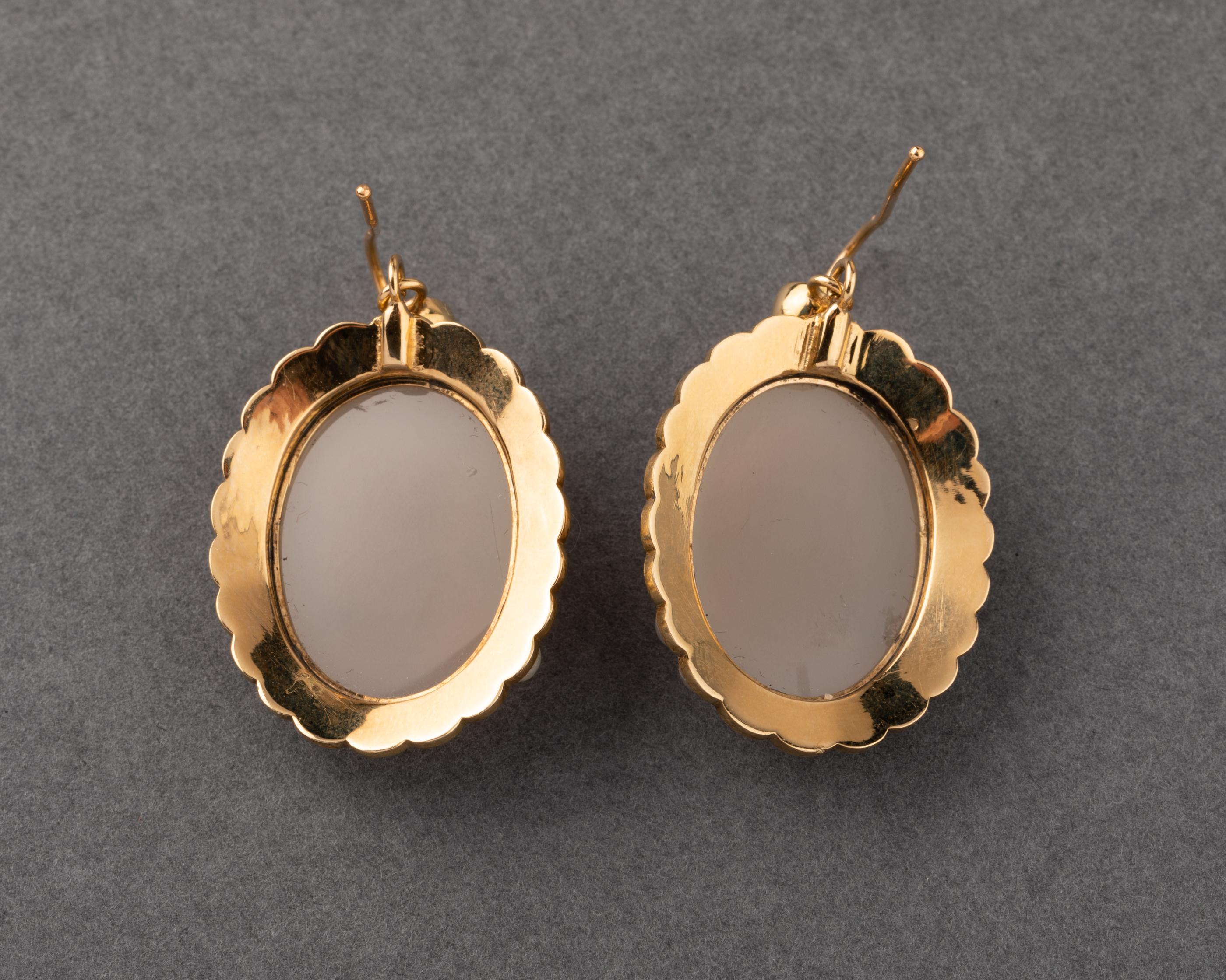 Antique Gold Pearls and Agate Cameo Earrings In Good Condition In Saint-Ouen, FR