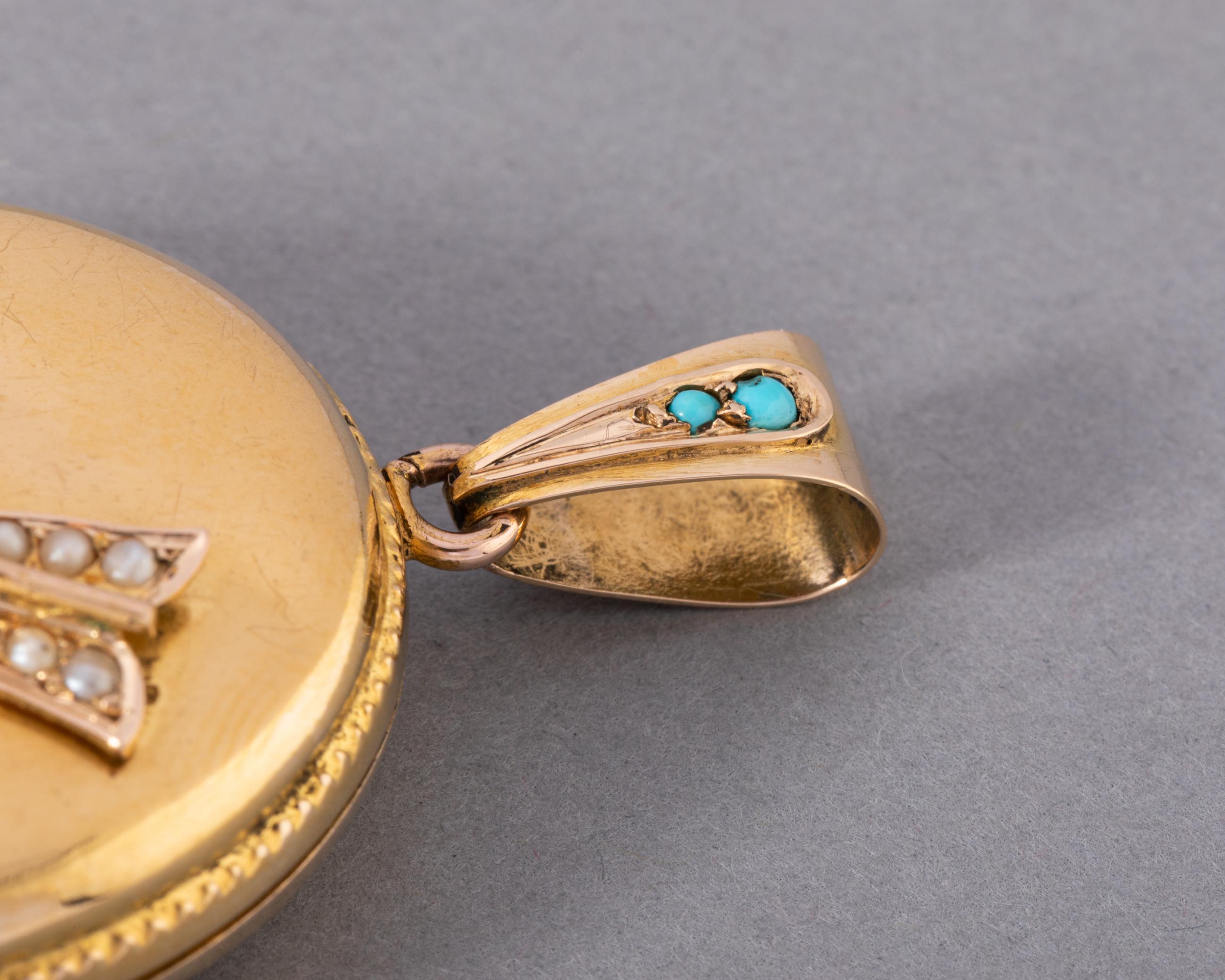 Antikes Medaillon aus Gold mit Perlen und Türkisen (Rundschliff) im Angebot