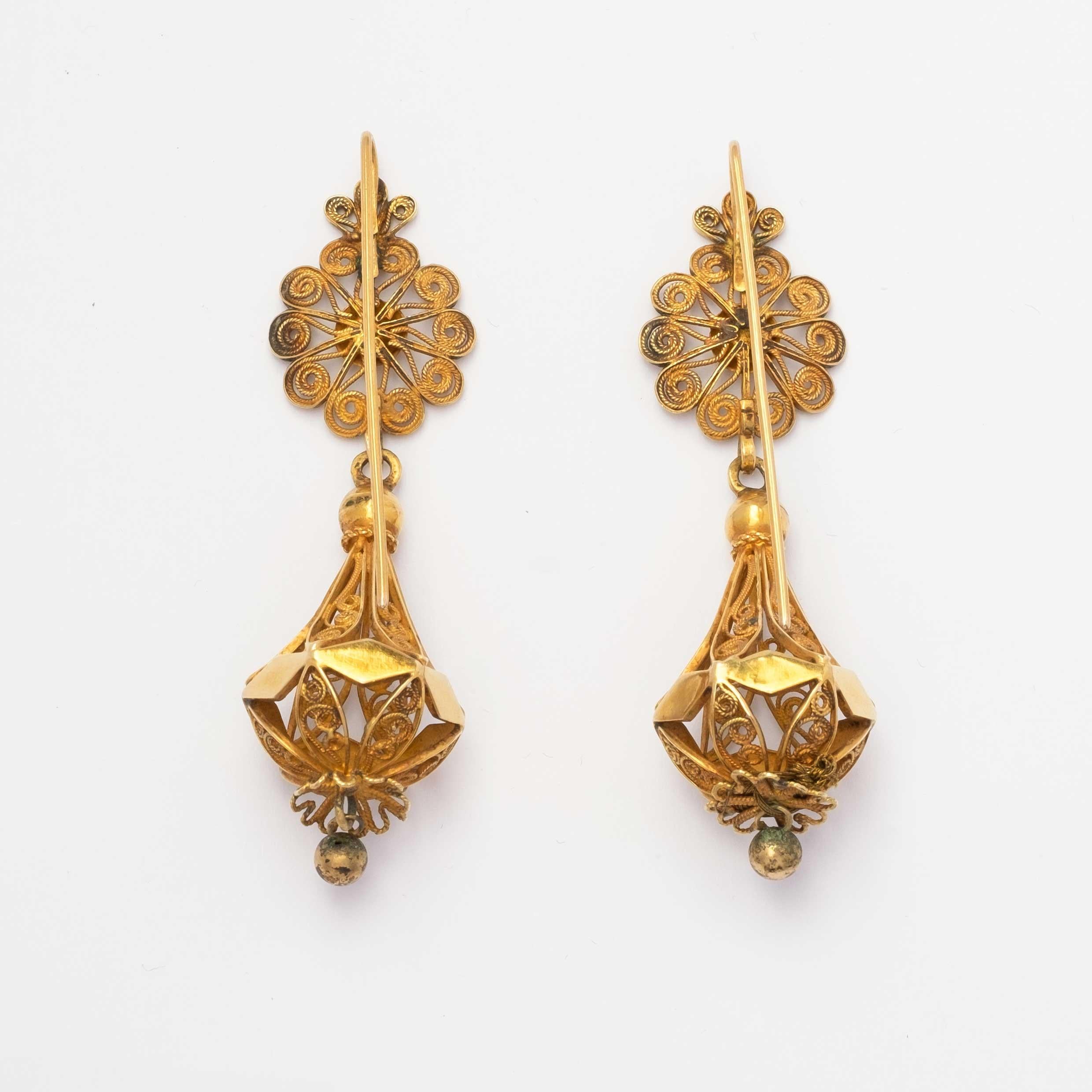 Gold earrings from Istria region dated from the 19th Century. They are finely hand made with gold filigrain details and are lantern shaped at the bottom. Excellent conditions, a unique piece of art.

Highlights:
- Istria region, 19th Century
