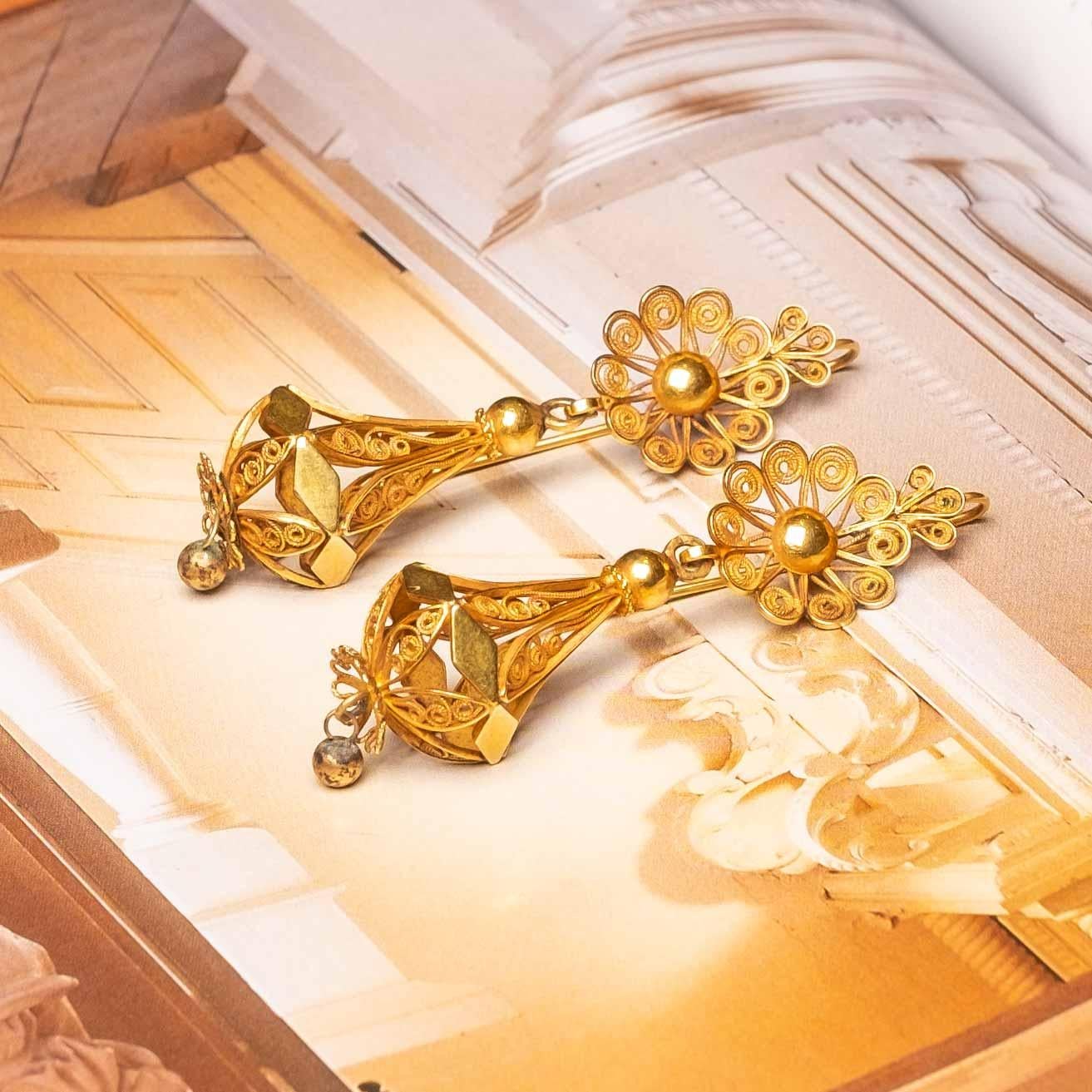 Women's Antique gold pendant earrings For Sale