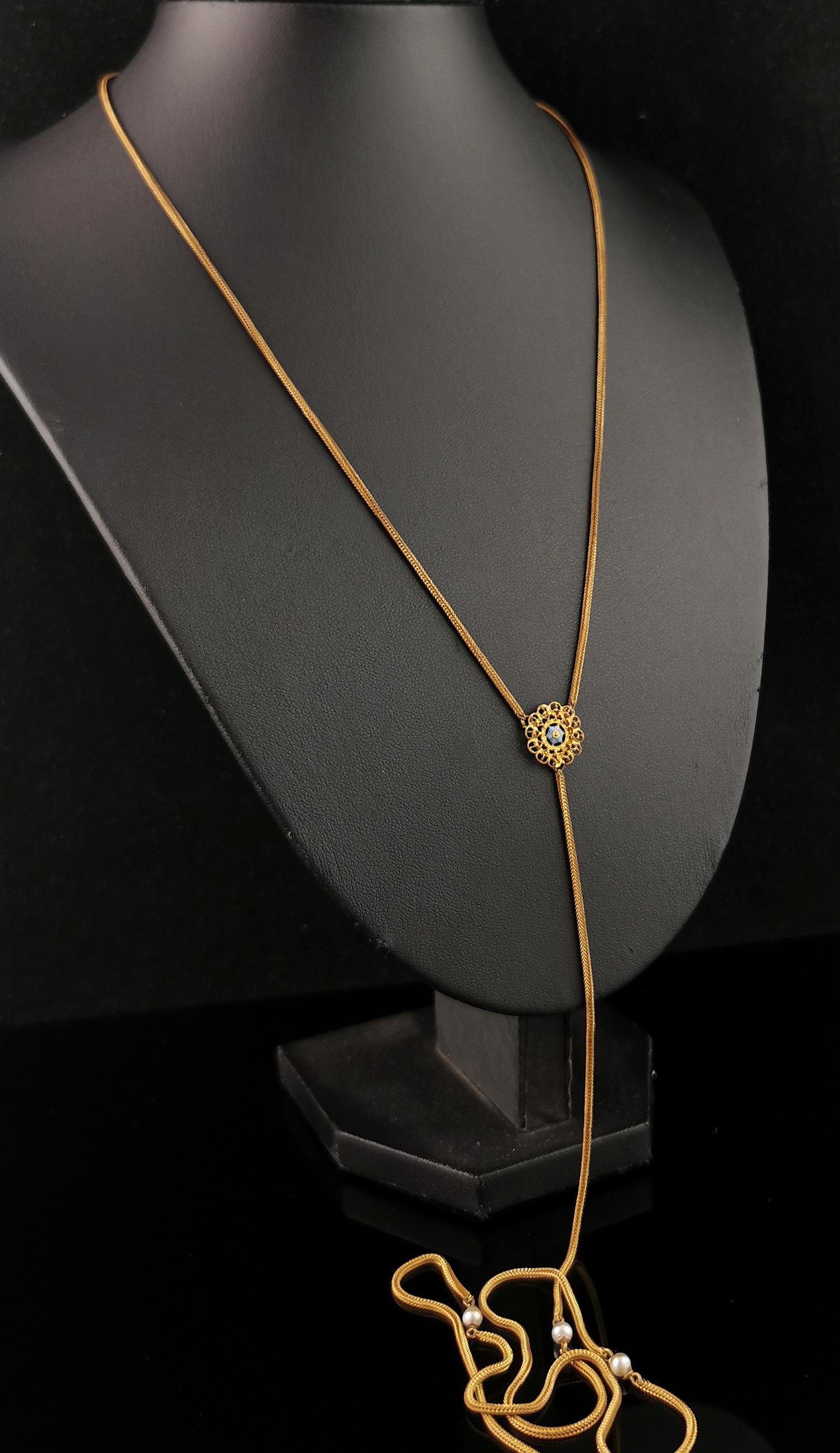Antique Gold plated lariat chain necklace, Faux pearl, Enamel flower In Fair Condition For Sale In NEWARK, GB