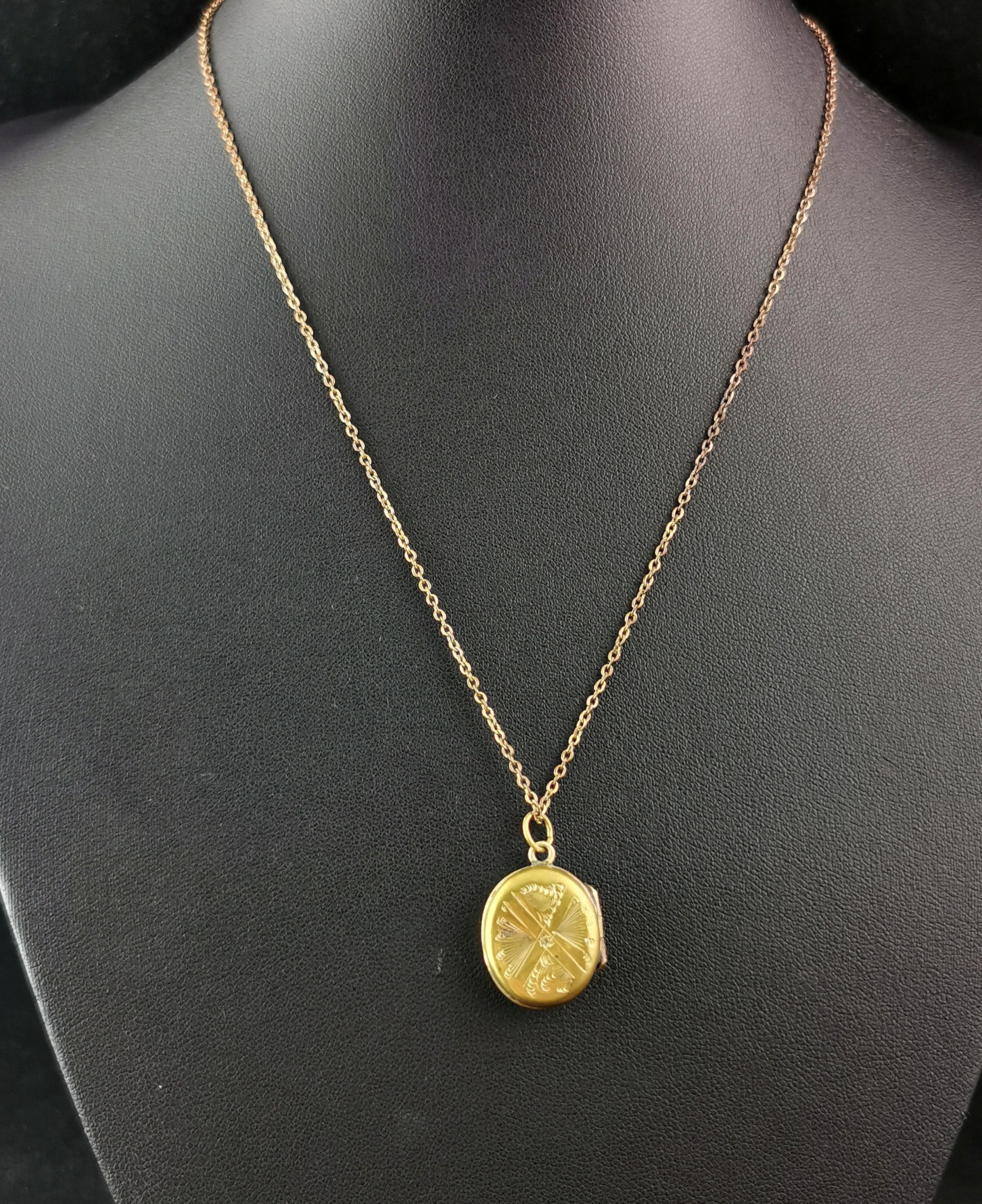 Antikes vergoldetes Trauer Medaillon, schwarze Emaille, Halskette  im Zustand „Relativ gut“ in NEWARK, GB