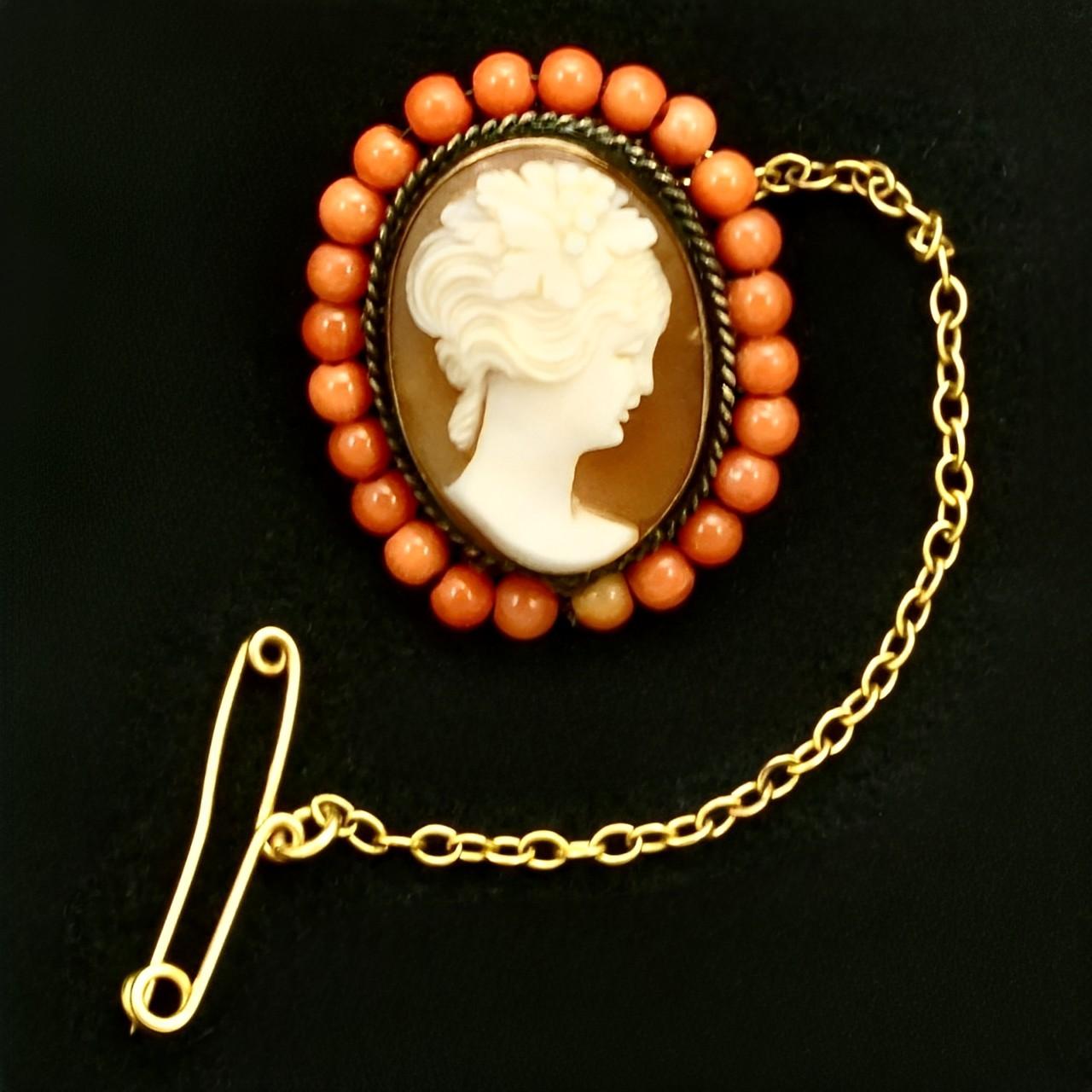 Antique Gold Plated Shell Cameo Brooch with Coral Bead Surround For Sale 1