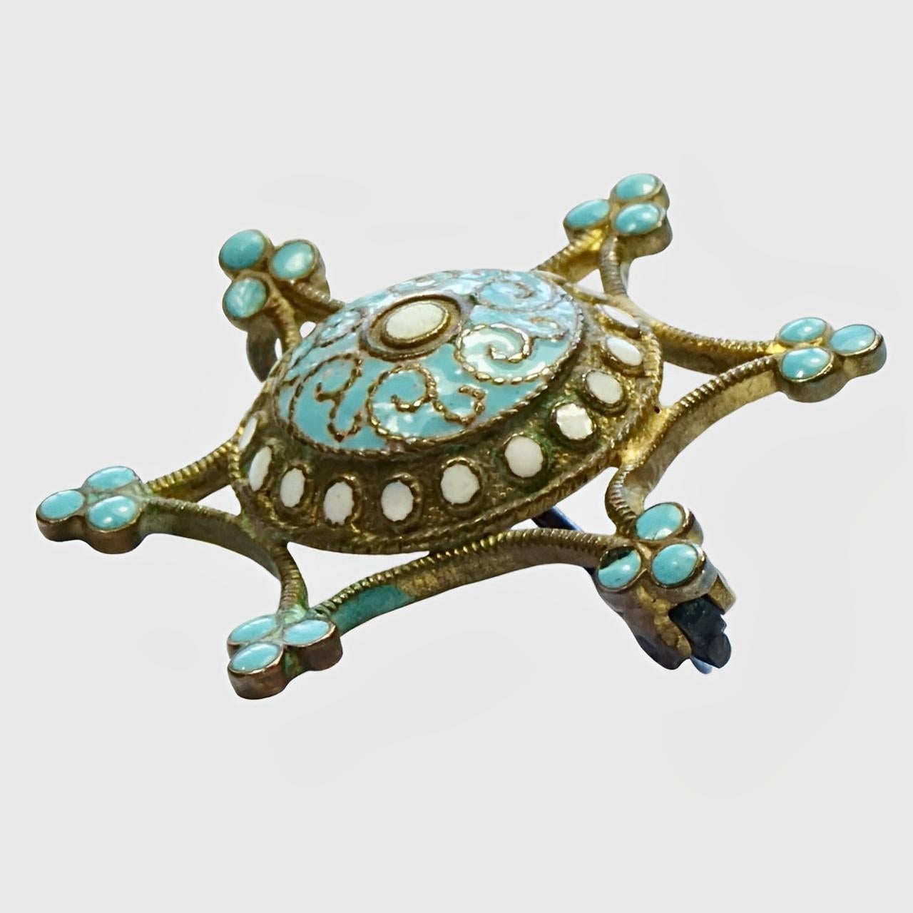 Broche con diseño de estrella chapado en oro antiguo con esmalte azul pálido y blanco en Bueno estado para la venta en London, GB