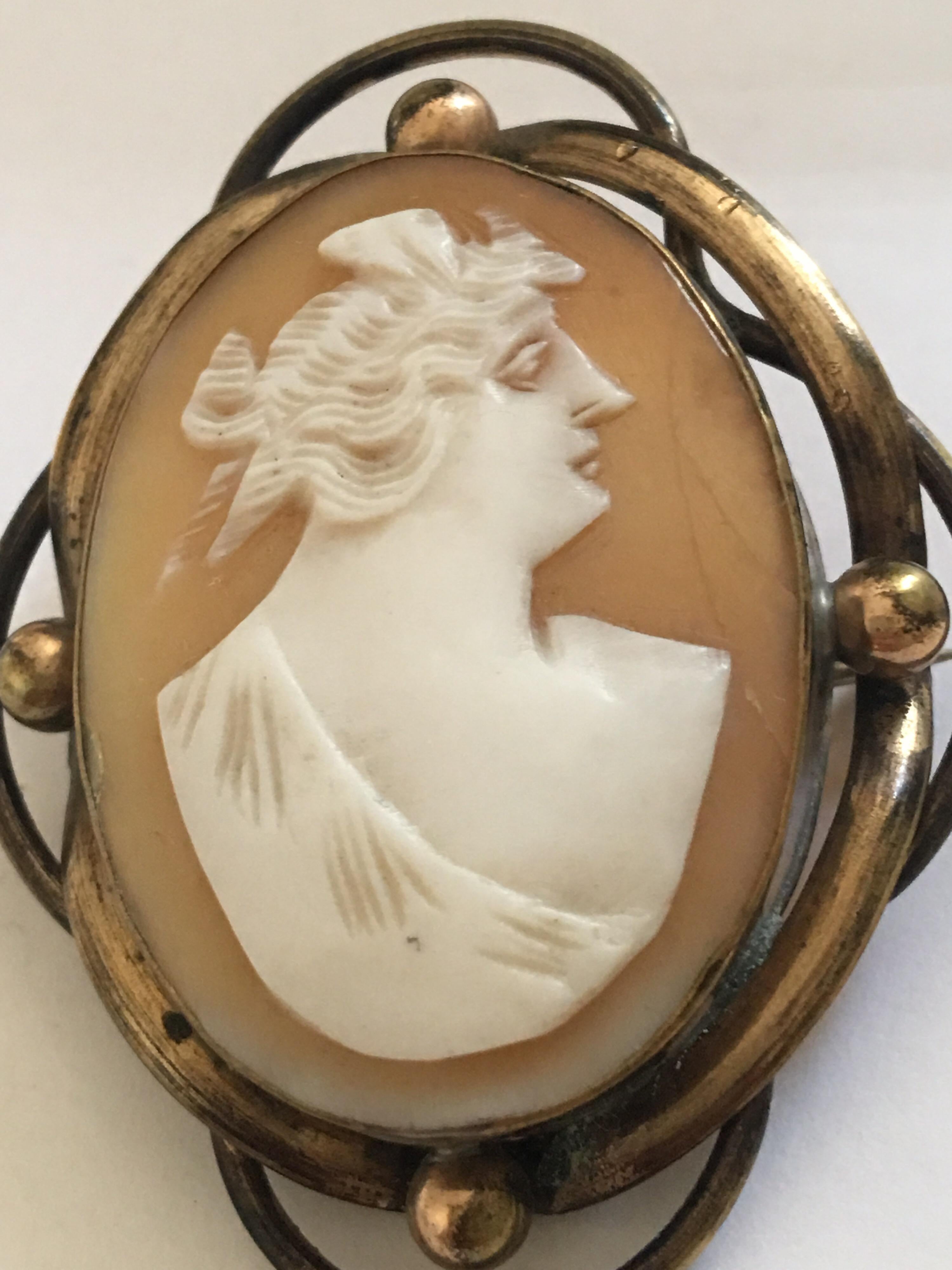 Antique Gold-Plated Victorian Pendant / Brooch Cameo In Fair Condition In Carlisle, GB